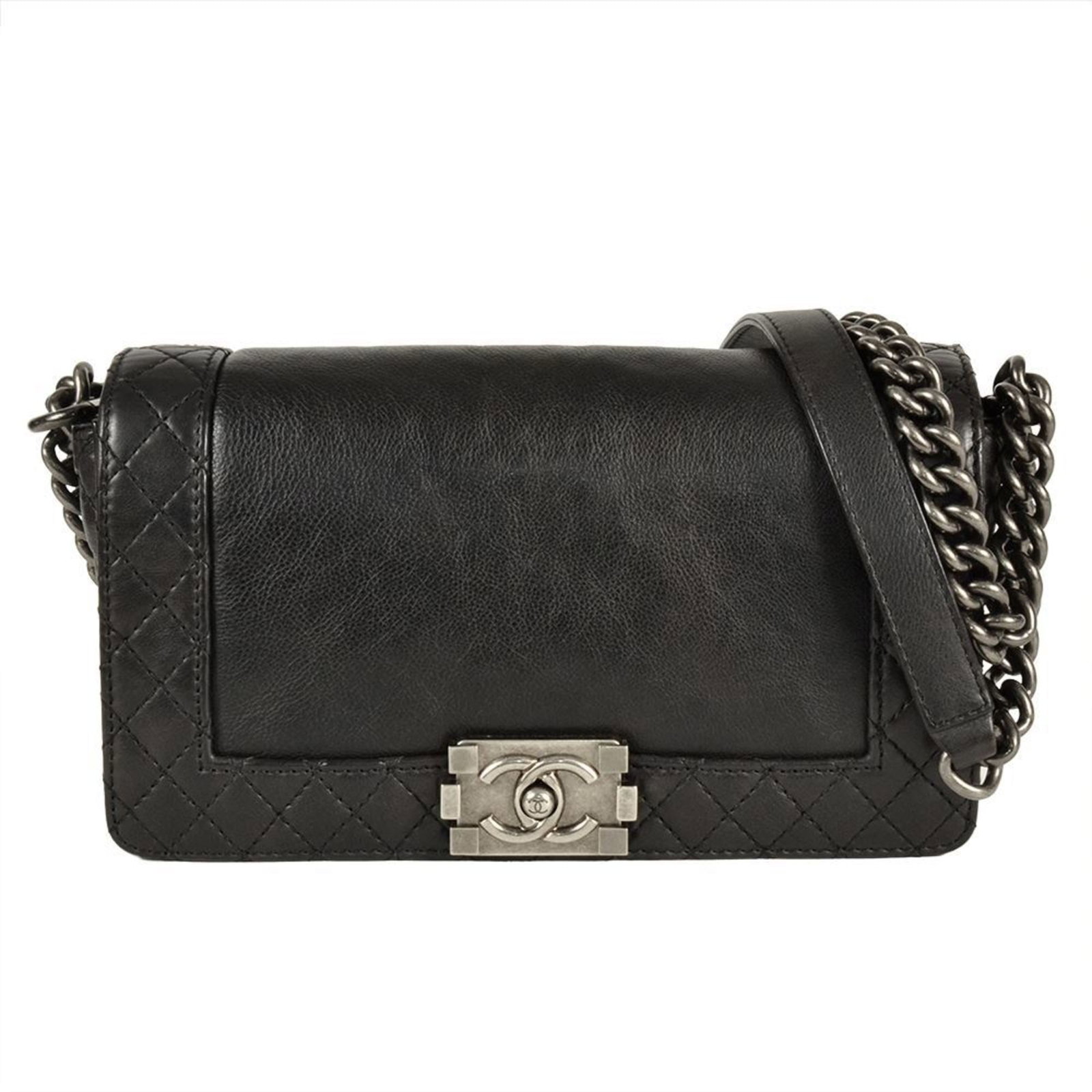 Shoulder bag leather Chanel: Shoulder bag leather Chanel Black calfskin leather shoulder bag with traces of usage, scratches and dirt. Made from high-quality leather, this Chanel bag features classic design elements that exude ti
