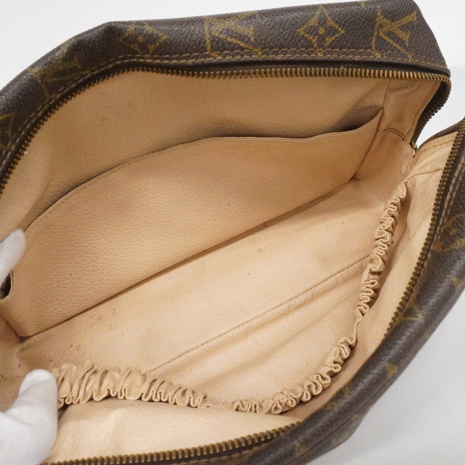 Louis Vuitton Pouch - 4