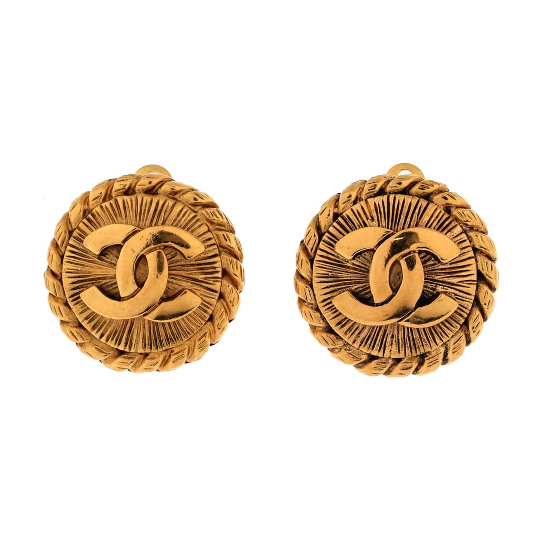 Chanel VIntage Radial CC Clip-On Earrings Metal: Chanel VIntage Radial CC Clip-On Earrings Metal Chanel's VIntage Radial CC Clip-On Earrings Metal are a unique and elegant accessory, featuring a gold metal exterior with a classic radial design. Meas
