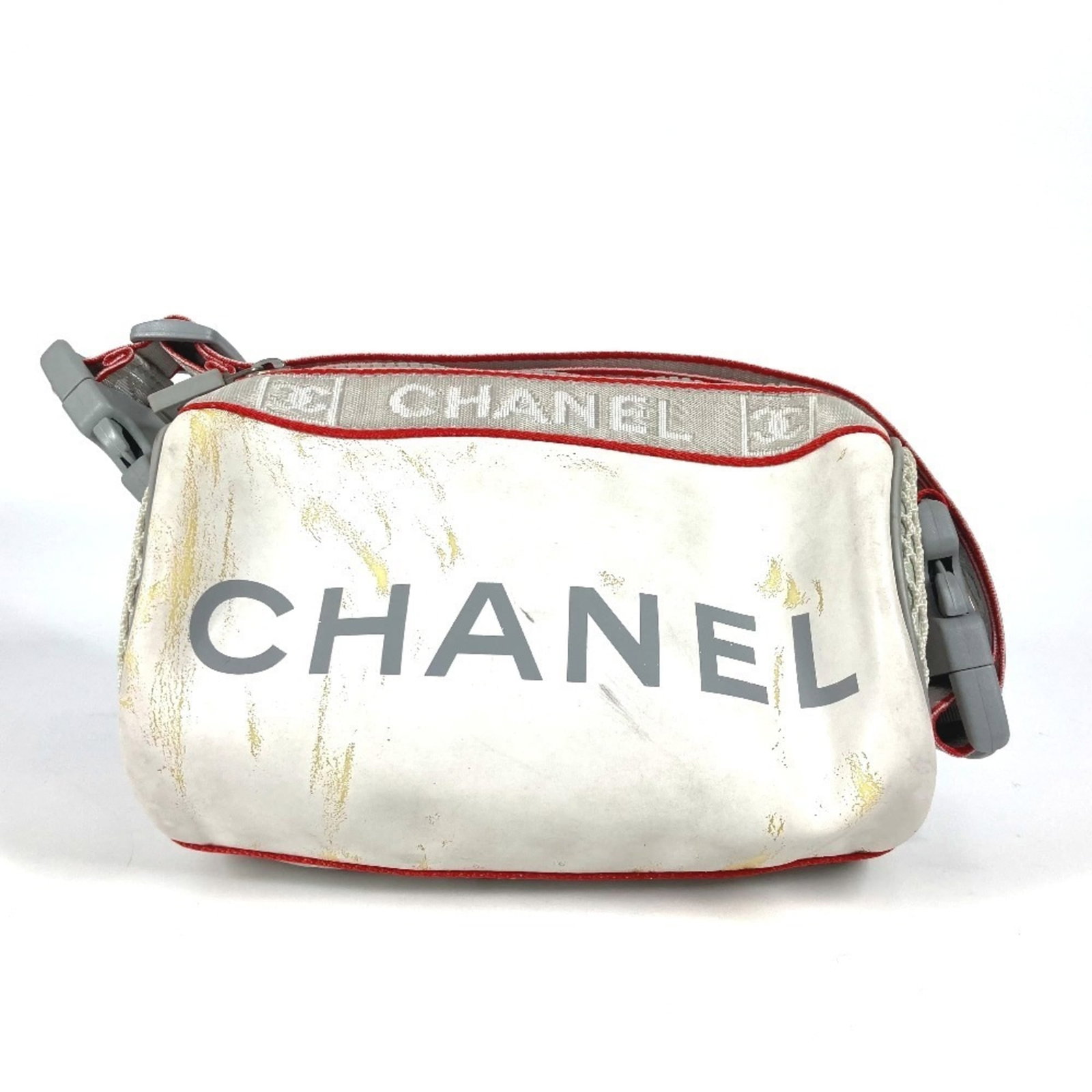 Nylon handbag pouch shoulder bag Chanel: Nylon handbag pouch shoulder bag Chanel Nylon handbag pouch shoulder bag from Chanel in red and white. This used, good condition bag features a nylon material with traces of usage, scratches, and