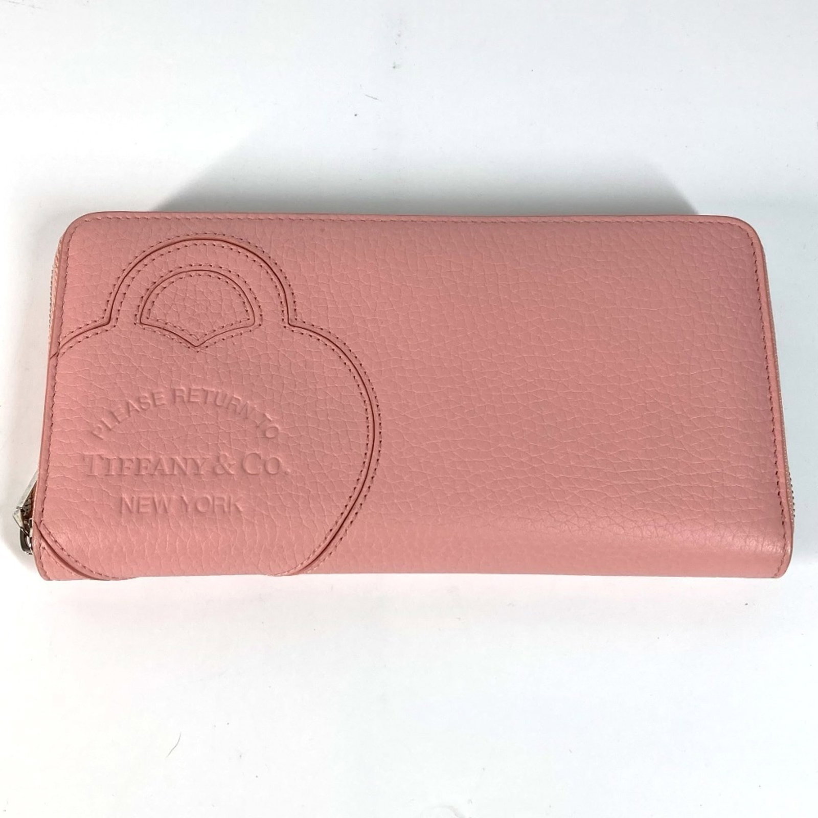 Leather Wallet Bi Fold Tiffany: Leather Wallet Bi Fold Tiffany Pink Leather Wallet Bi Fold from Tiffany, measuring 10.2cm x 20.1cm, features a long bi-fold design made from high-quality leather. With hardly any traces of usage,