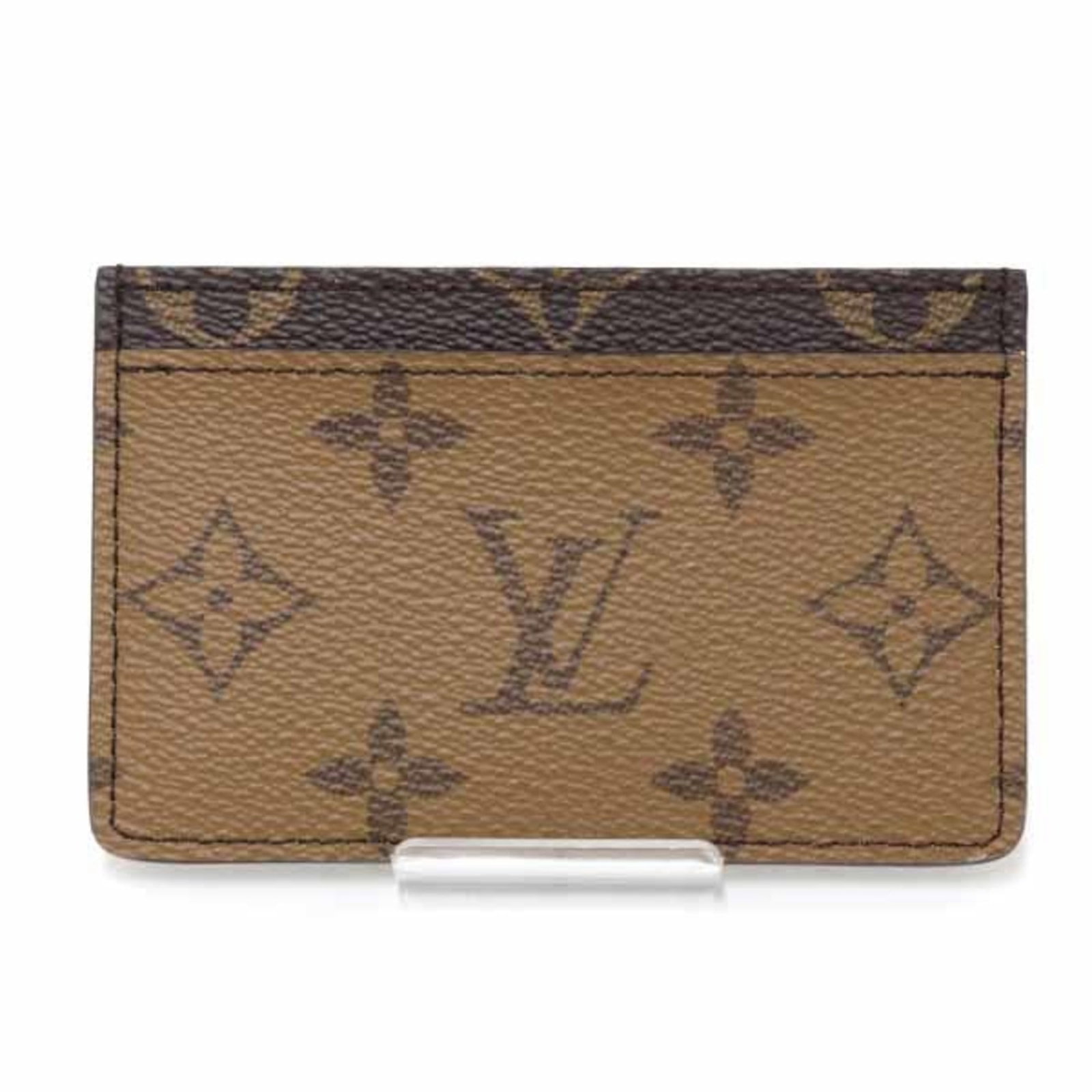 Monogram Reverse Card Case Louis Vuitton: Monogram Reverse Card Case Louis Vuitton Monogram Reverse Card Case in Brown, featuring the iconic Louis Vuitton design. This card case boasts the signature Monogram Reverse pattern on its exterior,