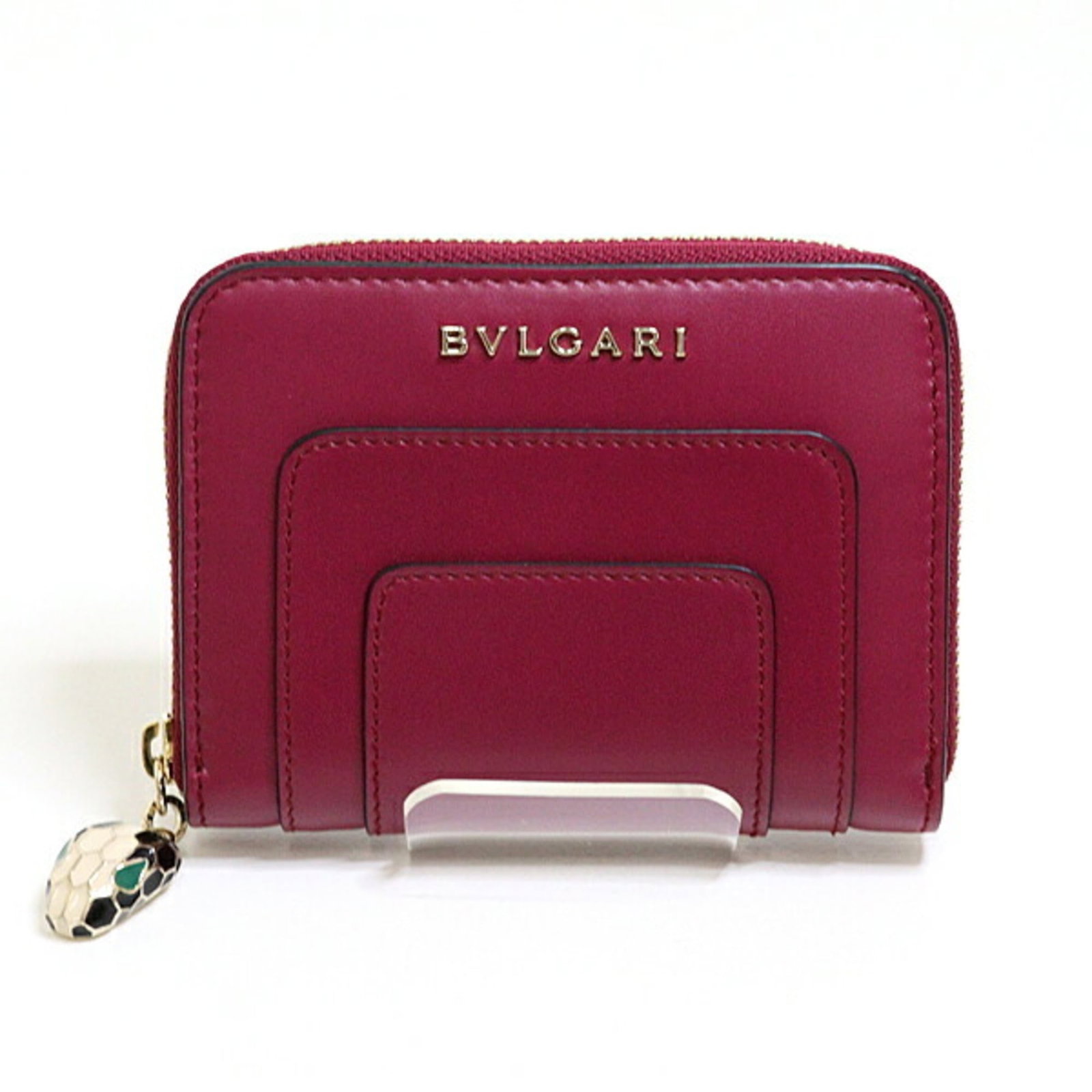 Bvlgari Coin Purse/ Coin Case Leather: Bvlgari Coin Purse/ Coin Case Leather Bvlgari Coin Purse in striking red leather, with clean lines and classic design. Made from high-quality leather, this coin case measures 8.5cm x 11.2cm x 1.8cm