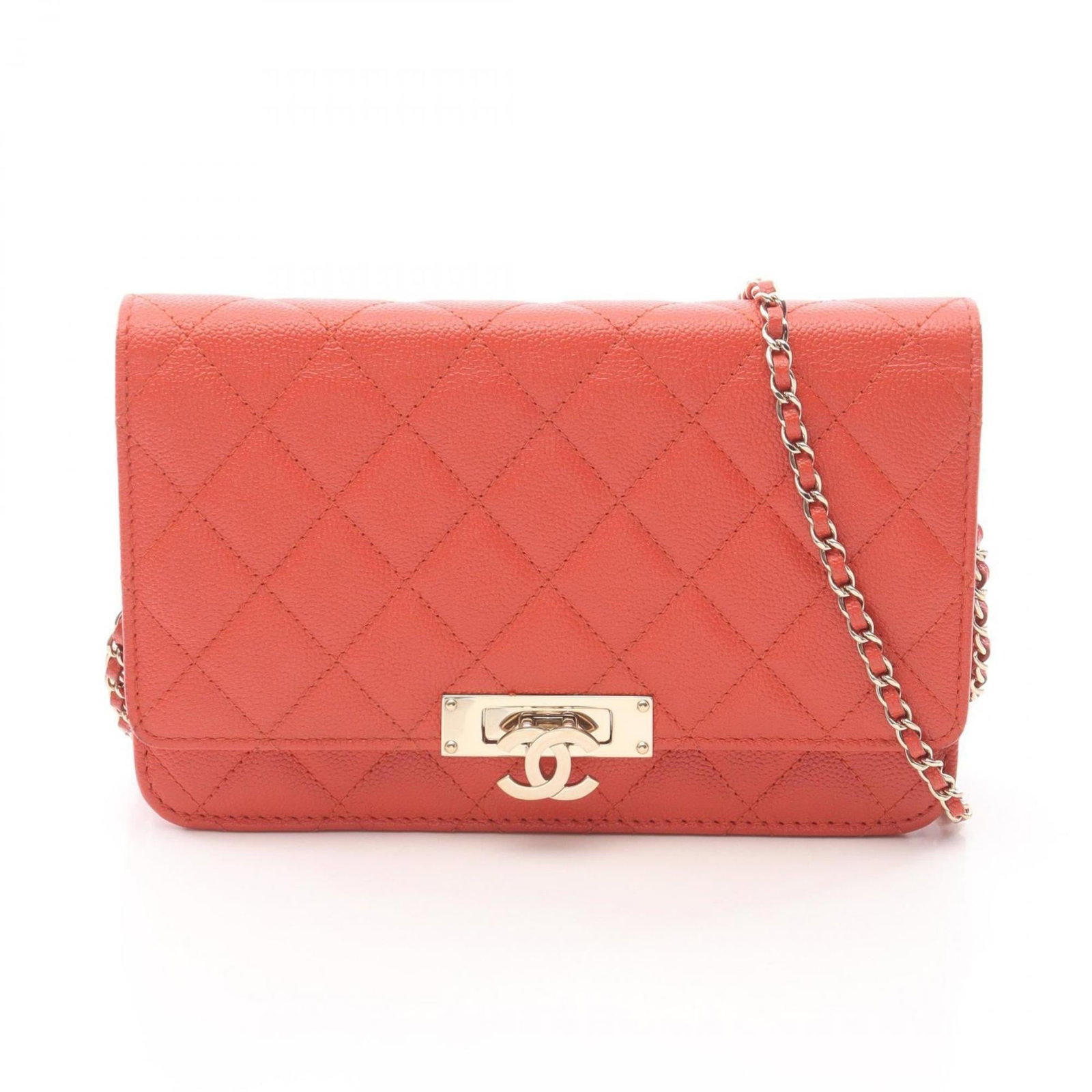 Shoulder bag leather Chanel: Shoulder bag leather Chanel This used Chanel shoulder bag features genuine leather construction and an iconic orange color. The bag has visible signs of usage, including scratches and dirt, but