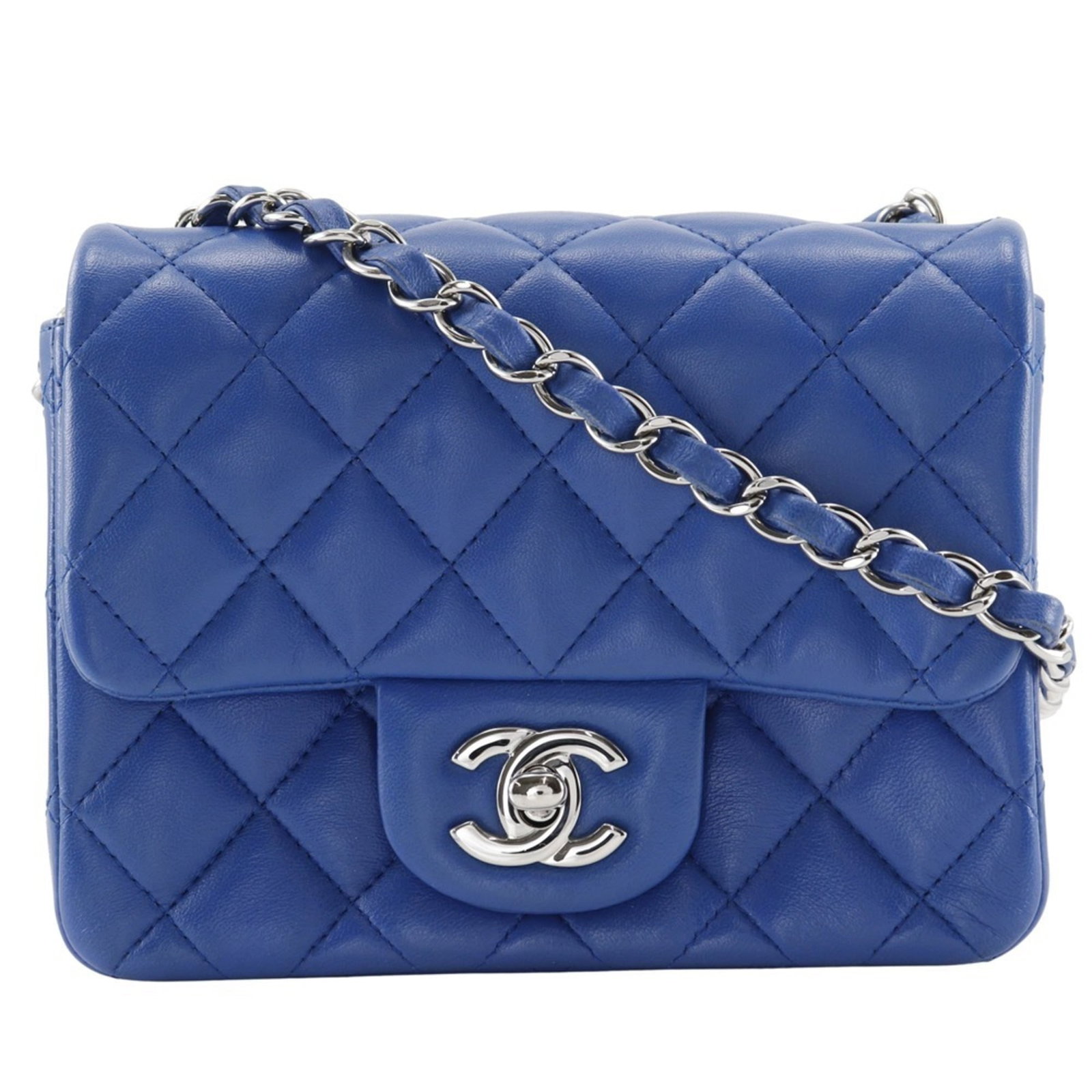 Shoulder bag leather Chanel: Shoulder bag leather Chanel This blue lambskin shoulder bag from Chanel features a classic design with a timeless look. Made from high-quality leather, it boasts a durable and stylish construction tha