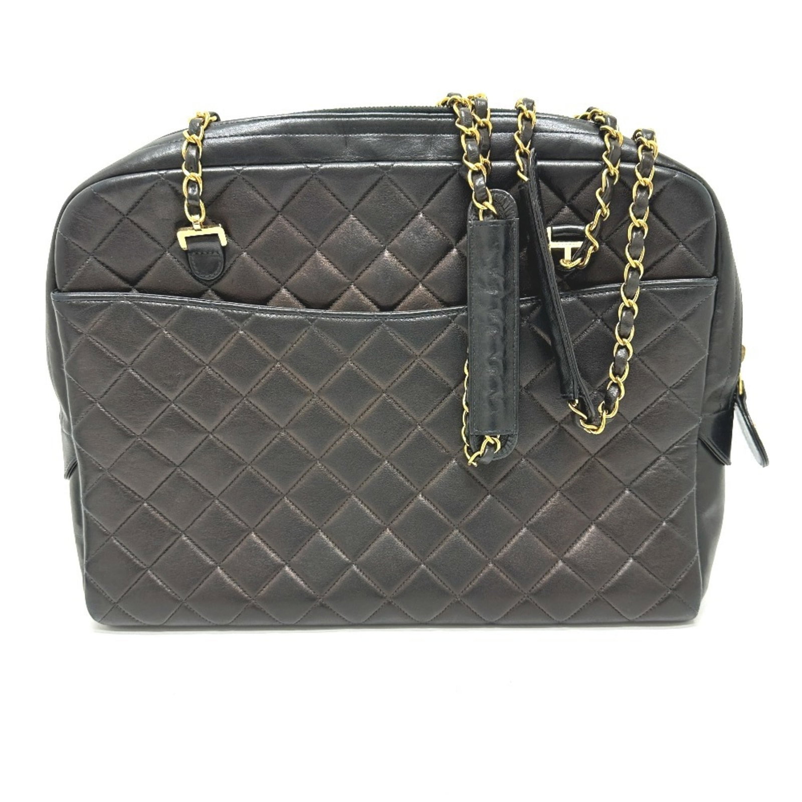 Shoulder bag leather Chanel: Shoulder bag leather Chanel Black leather Chanel shoulder bag with gold hardware and zipper closure, featuring lamb fur trim. Measuring 25cm x 34cm x 8.5cm, it has a strap length of 104cm. This vintag