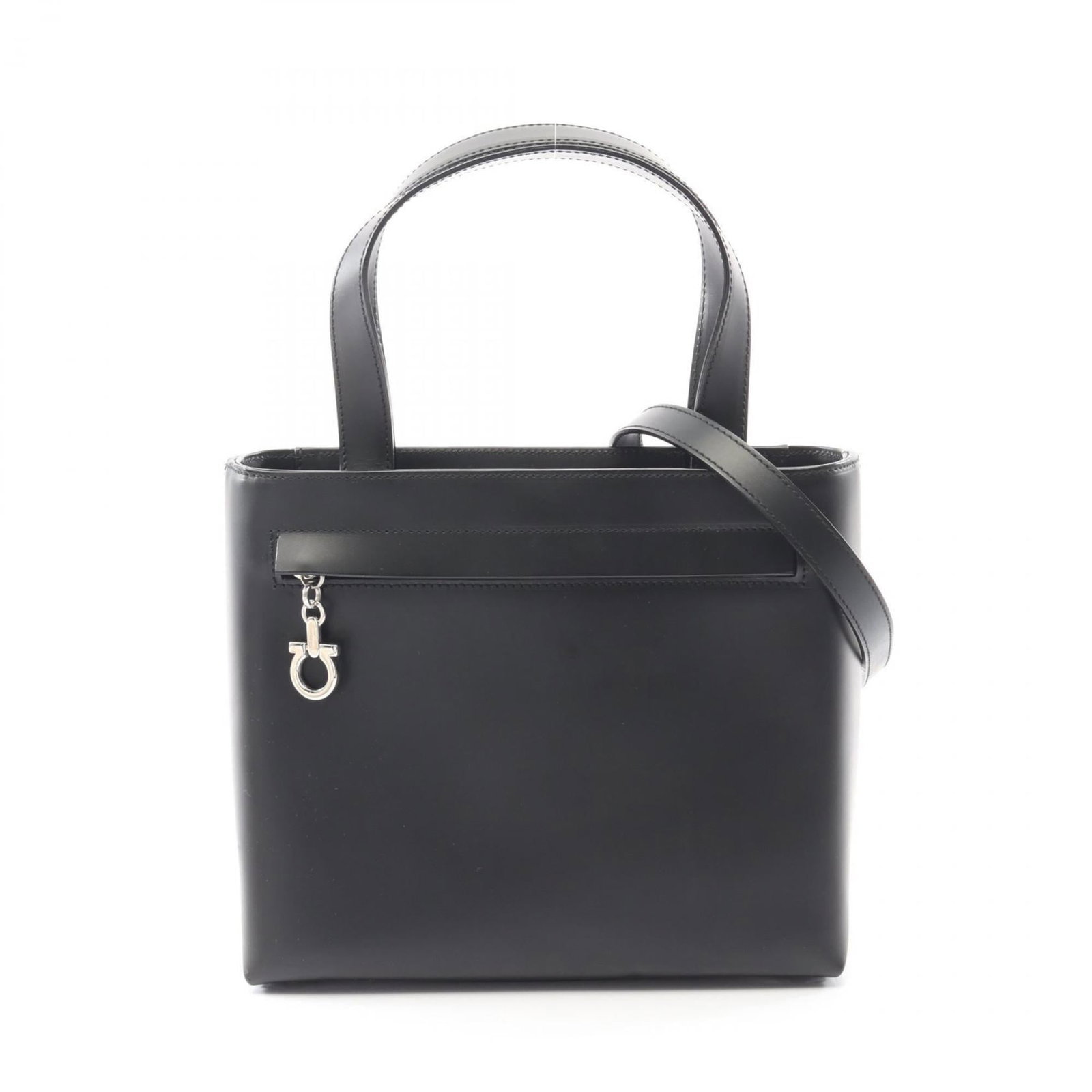 Ferragamo Salvatore Handbag Leather: Ferragamo Salvatore Handbag Leather Black leather Salvatore Ferragamo handbag with a classic design, measuring 19cm x 21.5cm x 9cm, features some scratches and dirt from previous use, still in very go