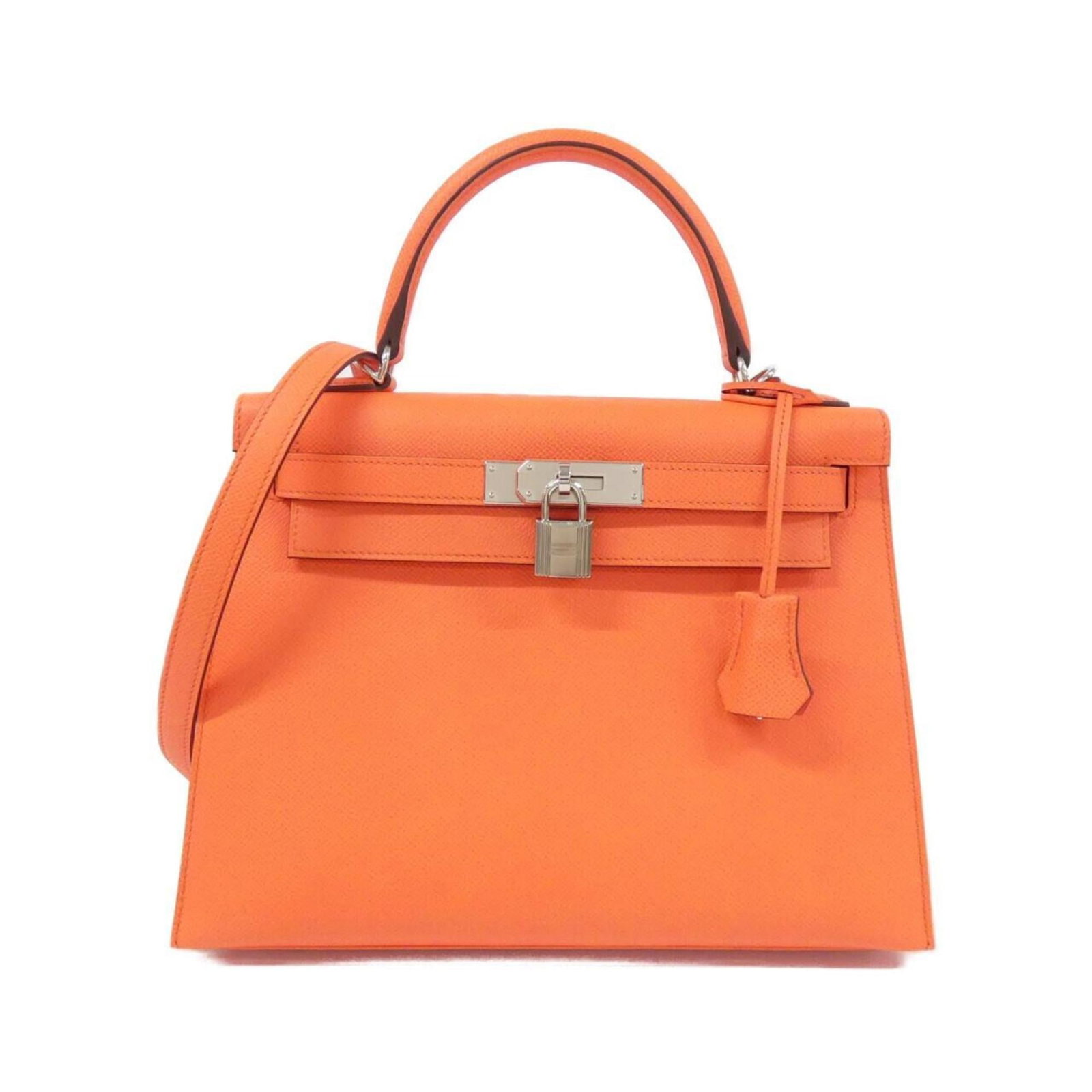 Hermes leather handbag from Epsom: Hermes leather handbag from Epsom Epsom leather handbag from Hermes, featuring a beautiful pink color and silver hardware. This used handbag is in very good condition, with some traces of usage