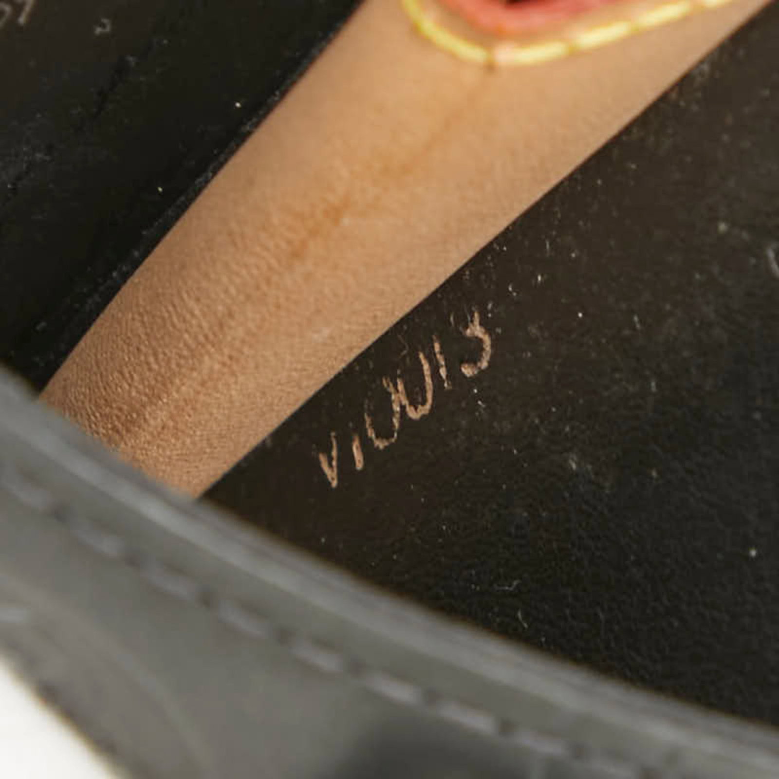 Keycase from Louis Vuitton - 8