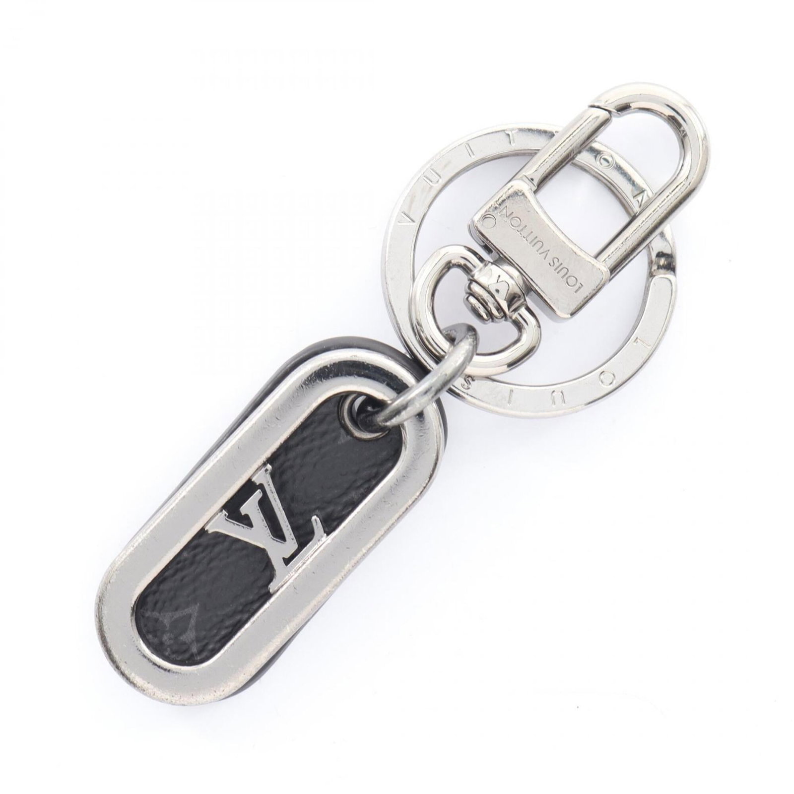 Vuitton Louis Keyring Metal: Vuitton Louis Keyring Metal Used Louis Vuitton keyring in black and silver metal, bearing minor traces of usage with some scratches and dirt. The metal size measures 2cm x 5.5cm / 0.78'' x 2.16''.