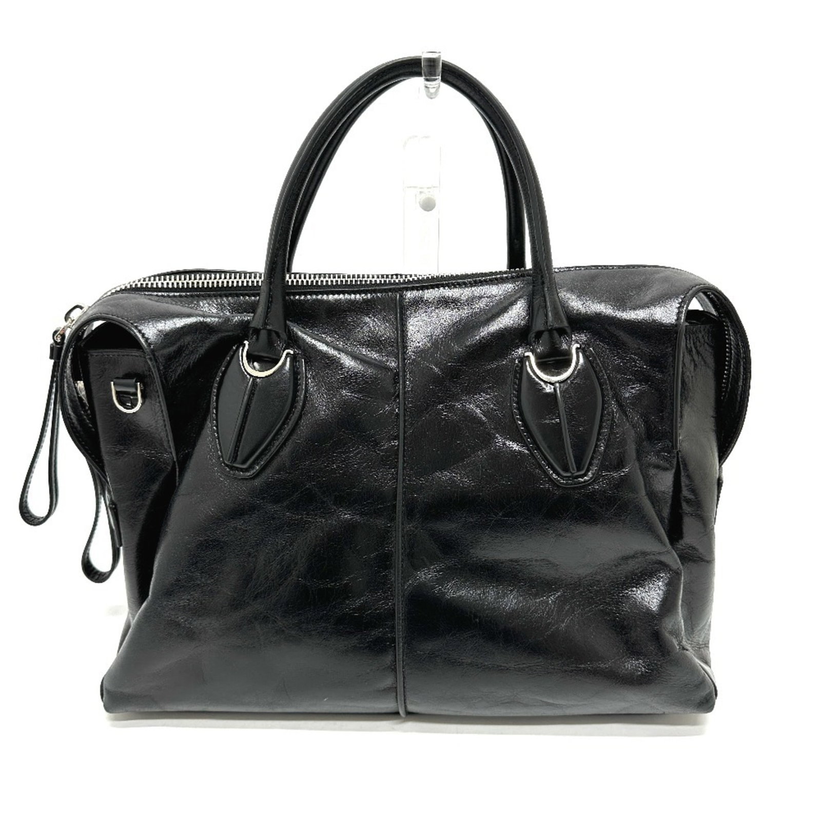 Handbag Leather from Tod's: Handbag Leather from Tod's Tod's black leather handbag features a classic formal design with a zipper closure, measuring 24cm x 36.5cm x 16cm and standing out for its timeless style. The bag has been 