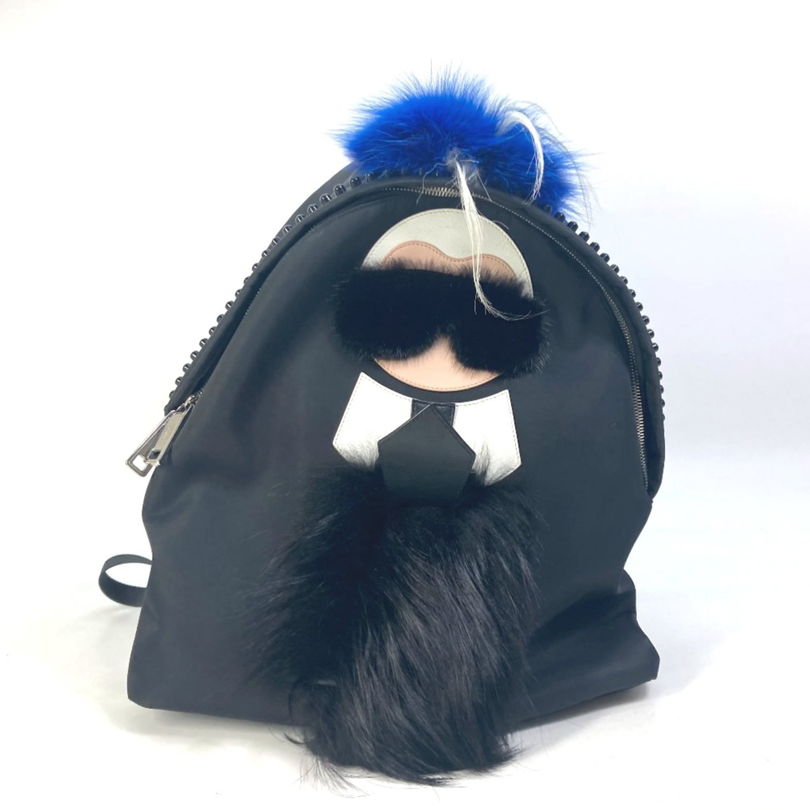 Backpack Cloth Fendi: Backpack Cloth Fendi Used Fendi Backpack in Black, measuring W32.5cmxH33.5cmxD13cm/W12.8xH13.2xD5.1inch, with a cloth material and nearly flawless condition, featuring the iconic brand logo. This back