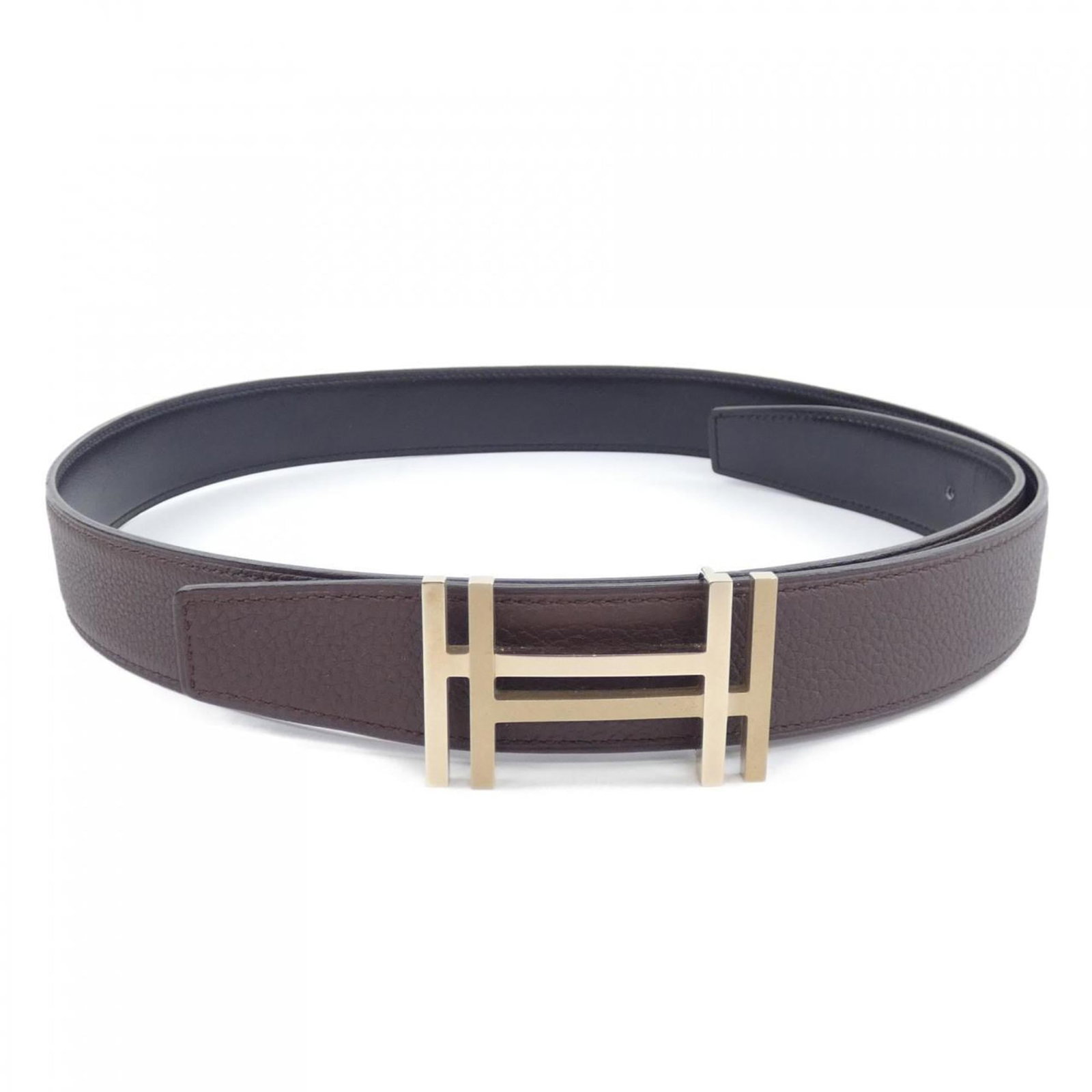 Standard Belt of Hermes: Standard Belt of Hermes Used Standard Belt made by Hermes in black and brown, available in lengths of 92cm to 97cm. The belt shows some traces of usage with minor scratches and dirt, but remains in