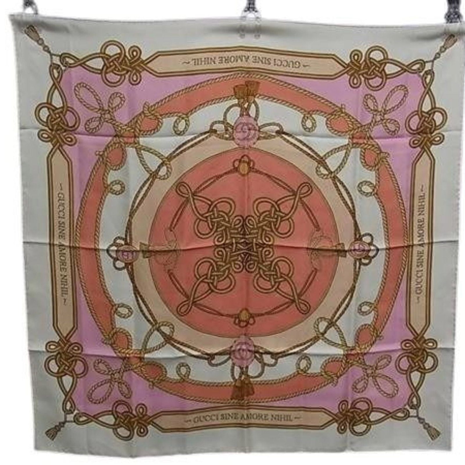 Gucci silk scarf: Gucci silk scarf Silk scarf from Gucci, featuring a vibrant multi-color design. Made from high-quality silk with a size of 90cm x 90cm, this scarf boasts a classic and elegant look. In mint condition,