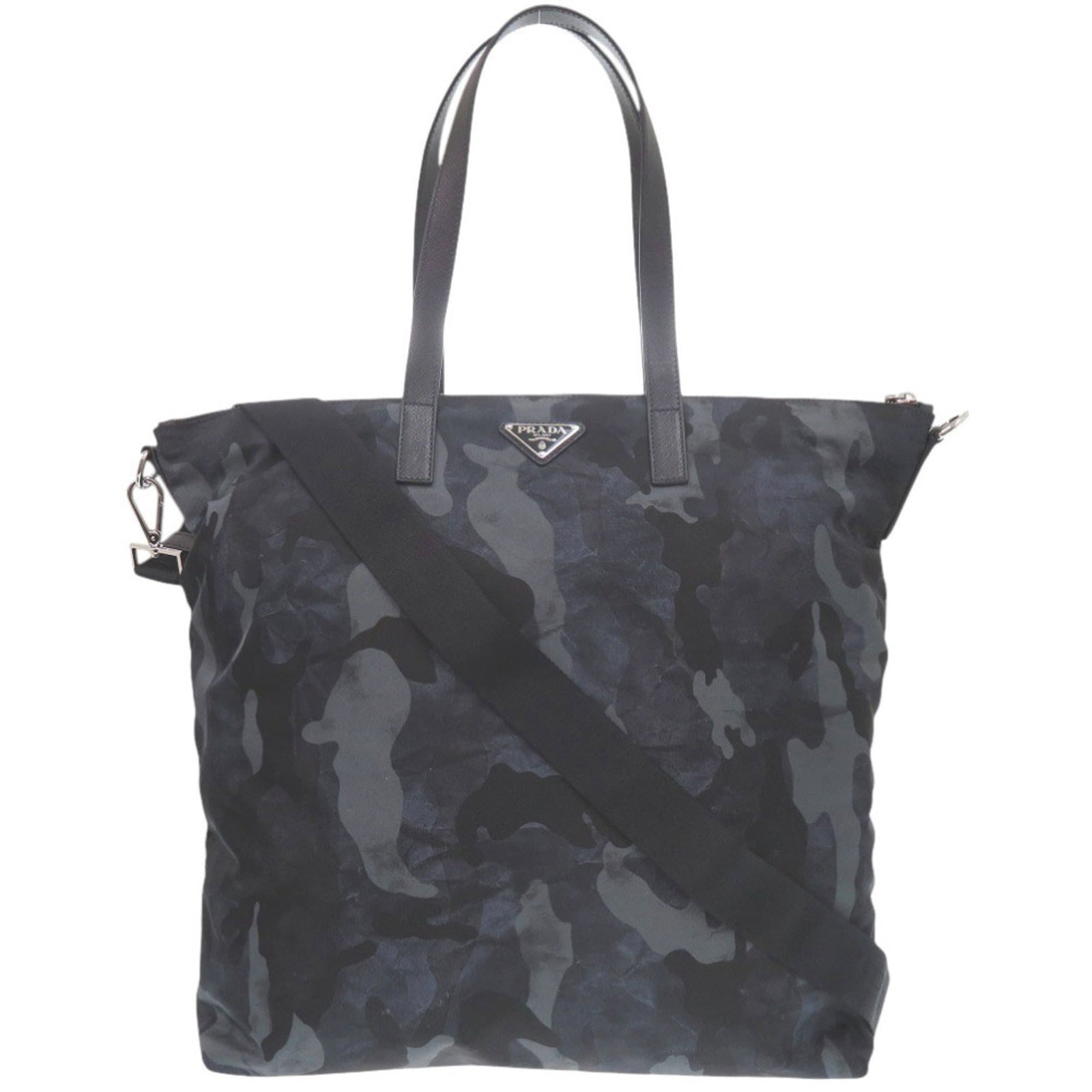 Nylon bag tote Prada: Nylon bag tote Prada Navy Prada nylon tote bag with a classic design, featuring a zipper closure and multiple pockets for organization. The bag's durable nylon material and sturdy straps make it a