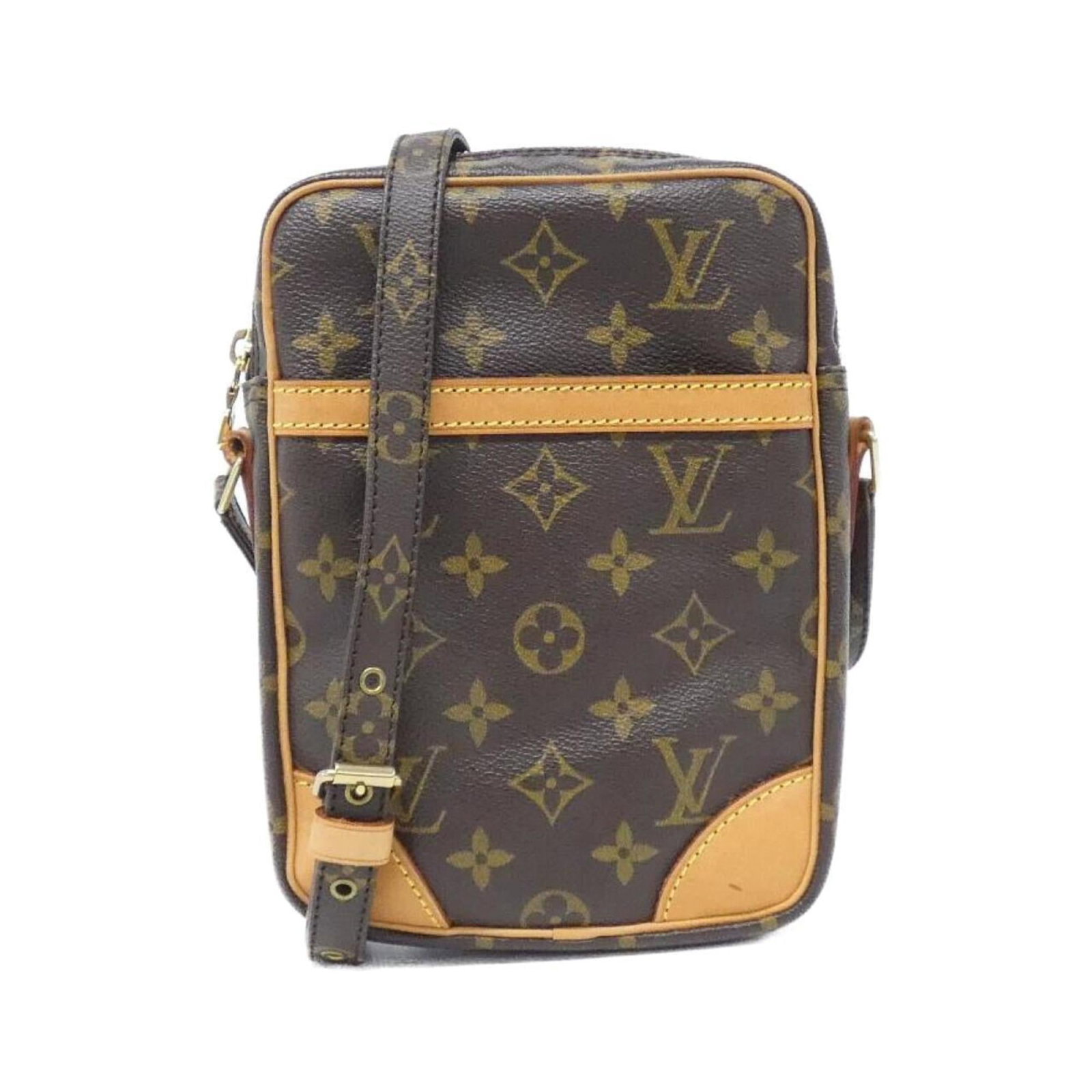 Coated Canvas By Shoulder Bag Louis Vuitton: Coated Canvas By Shoulder Bag Louis Vuitton Coated canvas by shoulder bag in marron with gold hardware. This pre-owned Louis Vuitton bag features a classic design and durable coated canvas material,