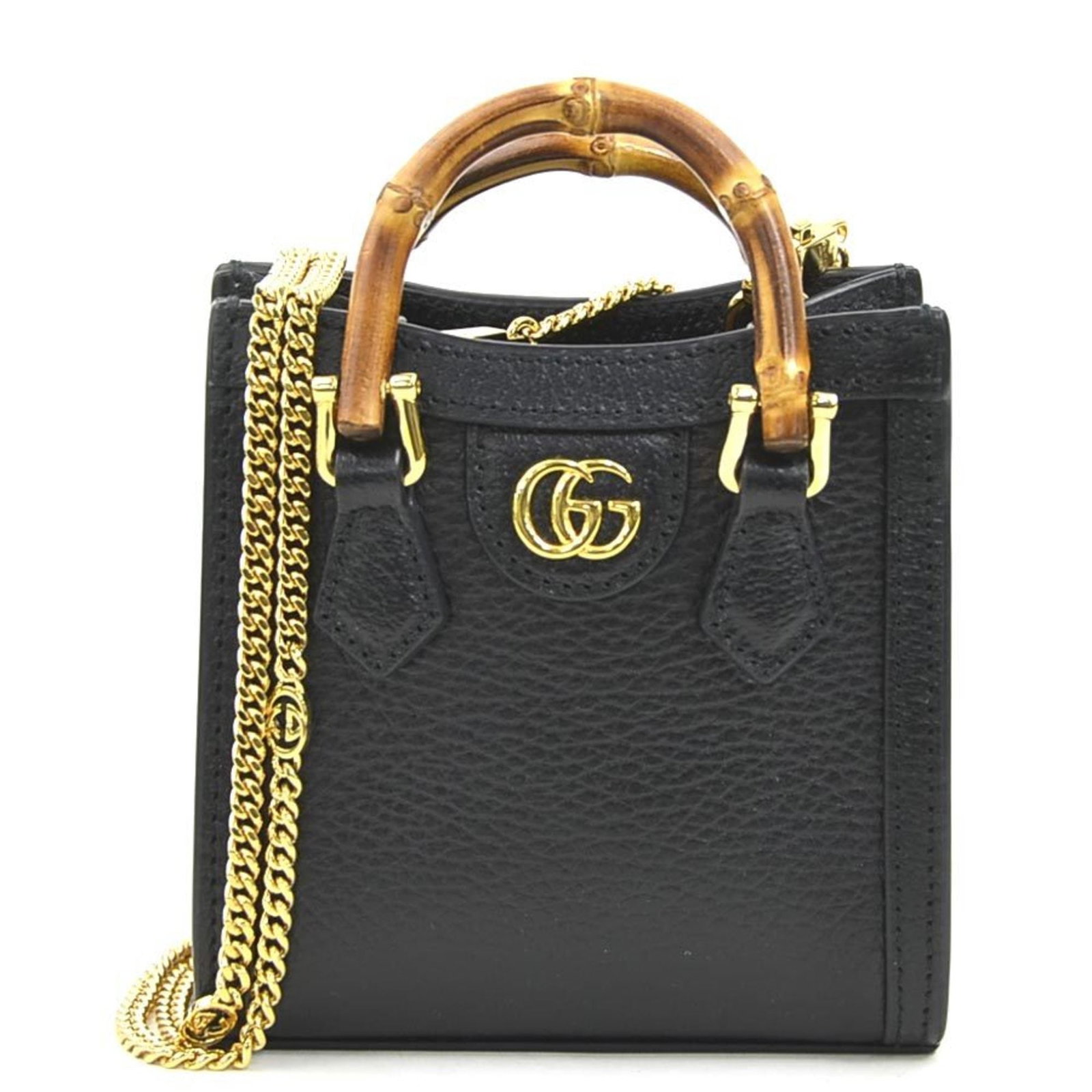 Shoulder Bag Leather Gucci: Shoulder Bag Leather Gucci Black leather shoulder bag from Gucci, featuring a classic design with some scratches and dirt visible. The bag measures 12cm x 11.7cm x 15.4cm and is made of genuine leathe