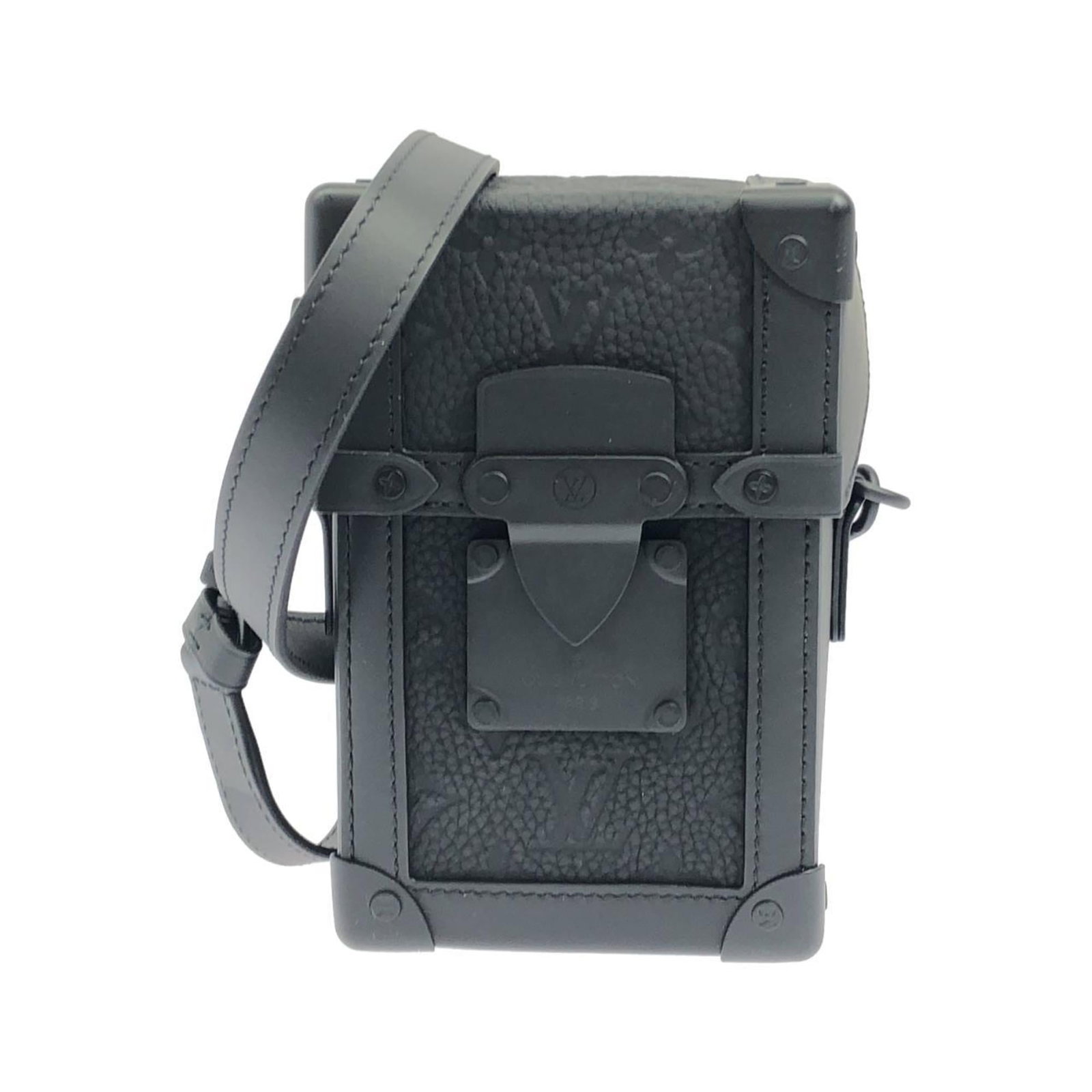 Shoulder Bag Leather Vuitton Louis: Shoulder Bag Leather Vuitton Louis Black leather shoulder bag with calfskin material, measuring 18cm x 11cm x 7cm. The bag has some scratches and dirt, but remains in very good condition. A few traces