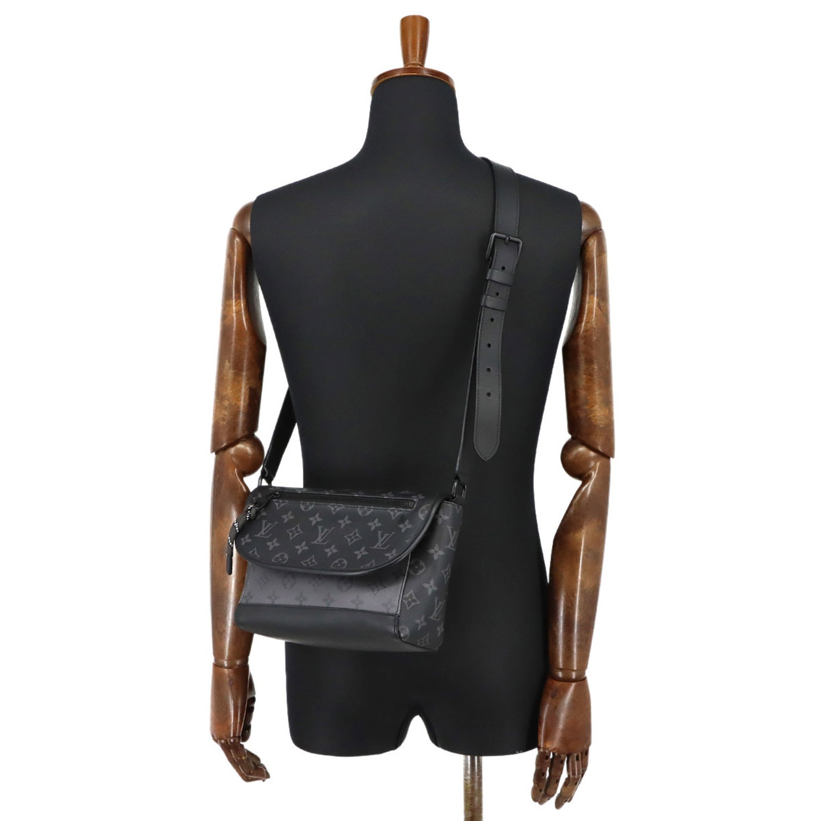 Monogram Louis Vuitton Messenger Handbag Eclipse Shoulder Bag - 8
