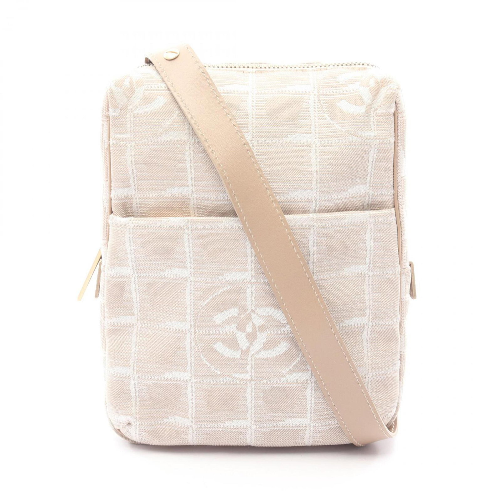 Travel line leather bag shoulder new Chanel: Travel line leather bag shoulder new Chanel New Chanel Travel Line Leather Bag Shoulder in Beige Features a classic design with clean lines and a spacious interior, perfect for daily use. The bag's be