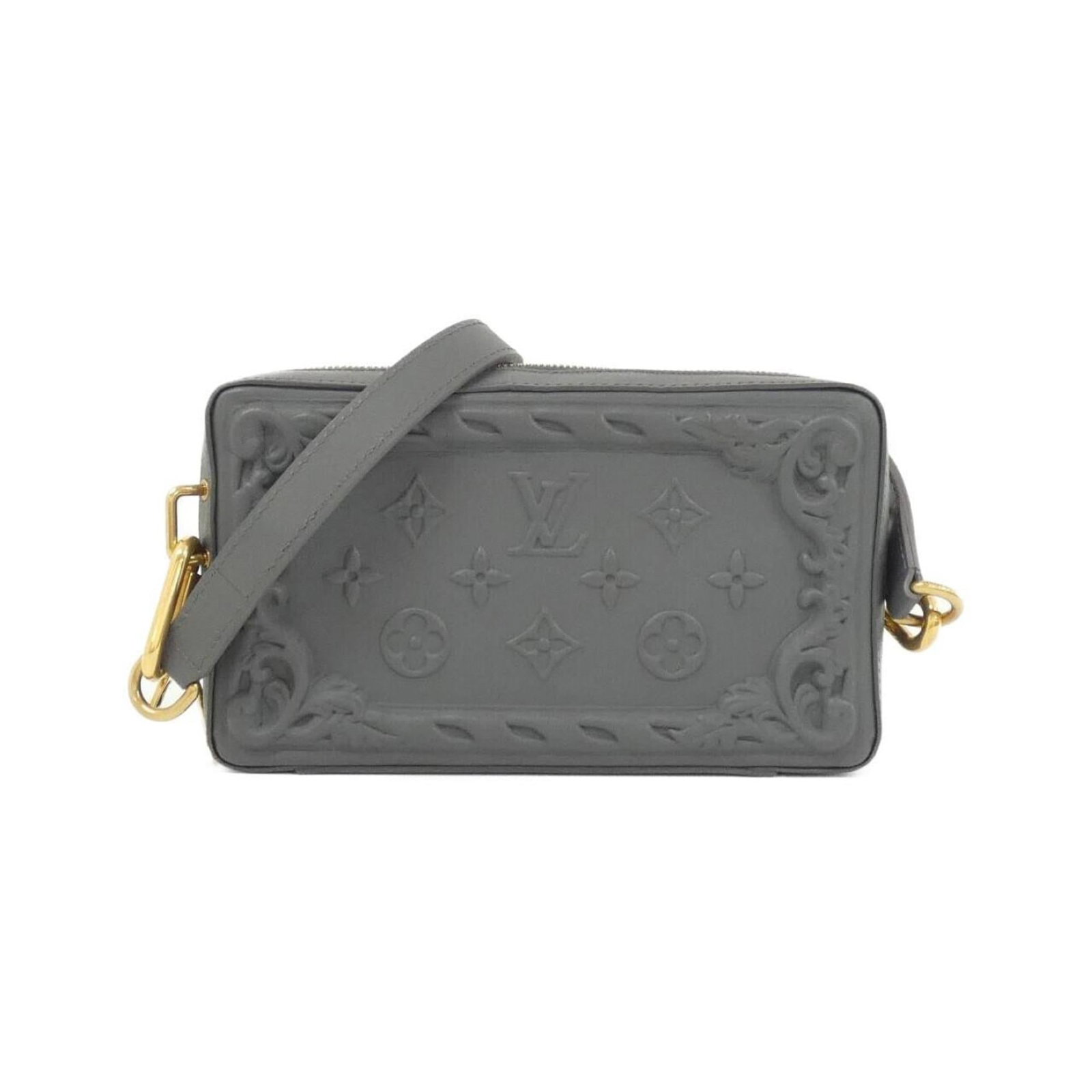 Shoulder Bag Leather Vuitton Louis: Shoulder Bag Leather Vuitton Louis A Louis Vuitton shoulder bag made from high-quality calf leather, featuring gold hardware and a classic design. The bag bears some signs of usage, including minor
