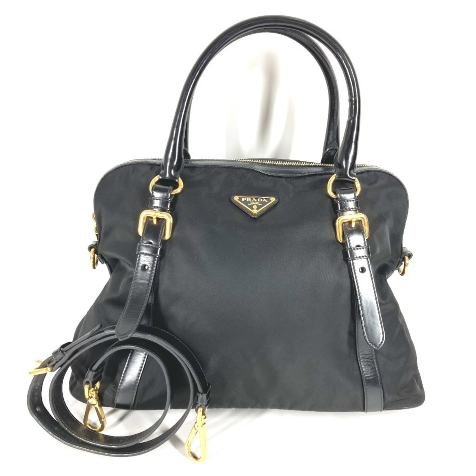 Prada Handbag Shoulder Bag Tote Bag Leather Nylon: Prada Handbag Shoulder Bag Tote Bag Leather Nylon This Prada shoulder bag tote bag features a unique combination of leather and nylon materials, giving it a distinctive look. In excellent condition