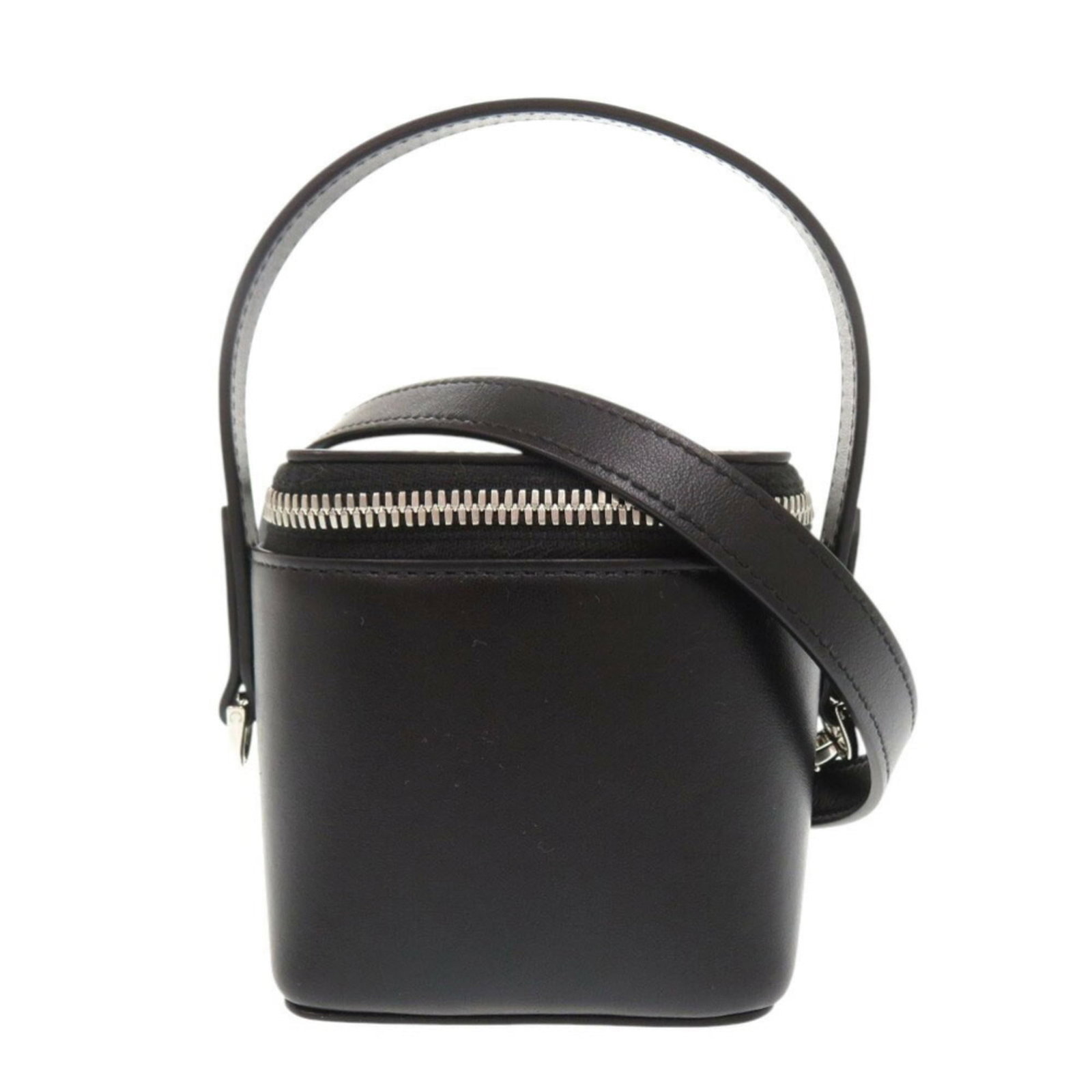 Shoulder Bag Leather Handbag Salvatore Ferragamo: Shoulder Bag Leather Handbag Salvatore Ferragamo Black leather shoulder bag from Salvatore Ferragamo, featuring silver hardware and a classic design. This pre-owned handbag has some minor signs of usa