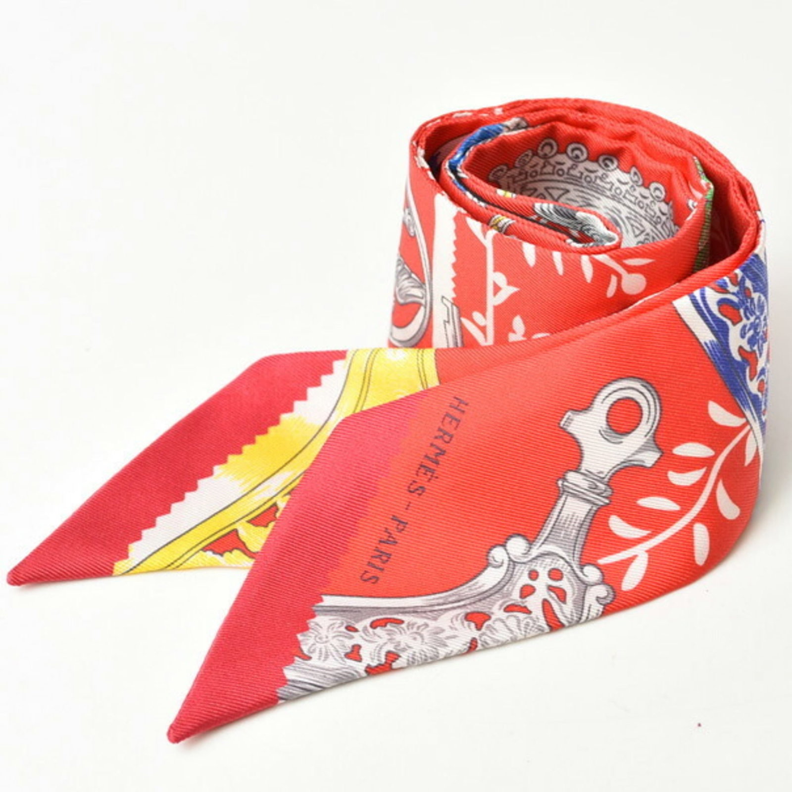 Hermes Silk Scarf: Hermes Silk Scarf Silk scarf from renowned French fashion house Hermes, bearing subtle traces of usage and minor scratches. Made from high-quality silk, this compact accessory measures 85cm x 5cm. A u