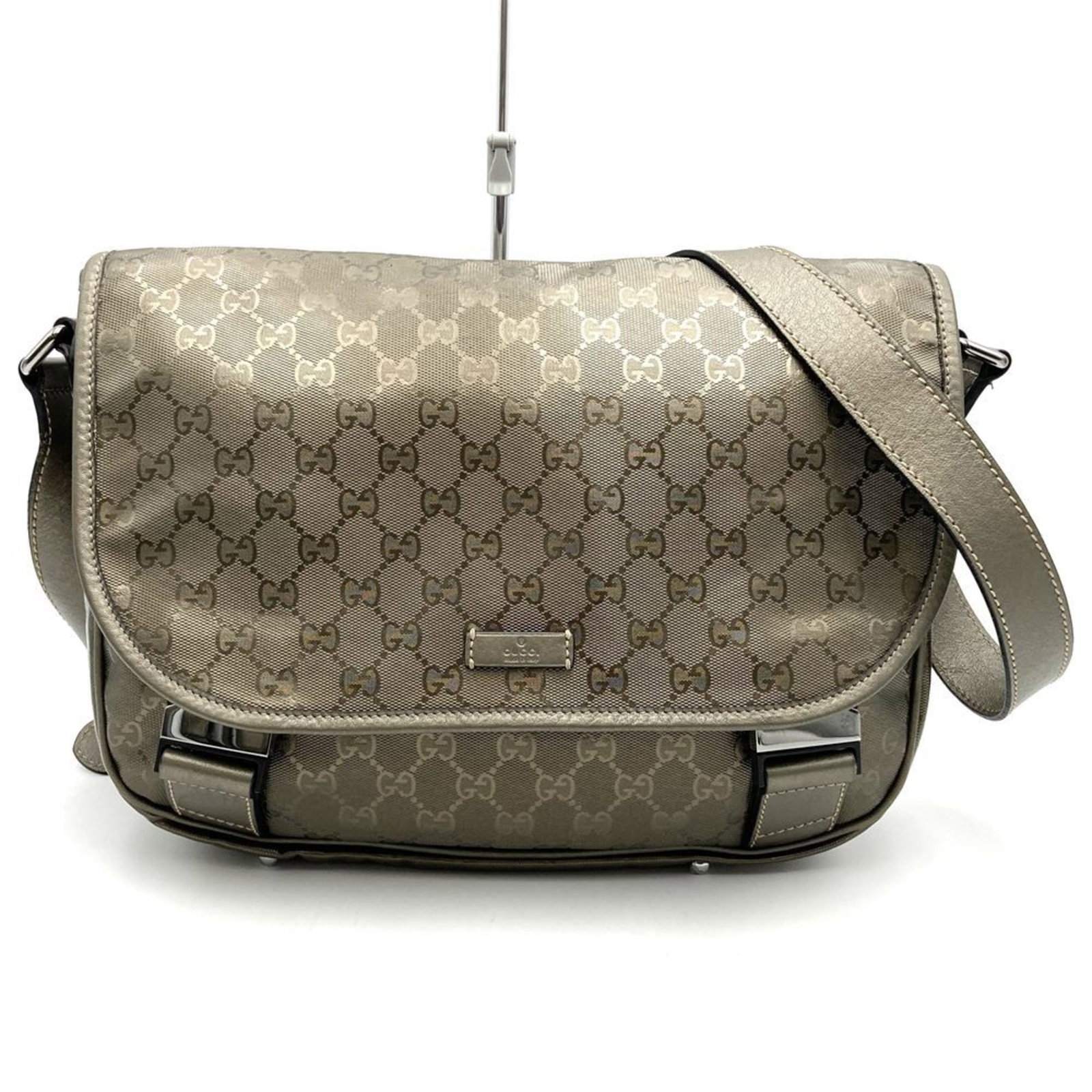 Gucci Shoulder Bag Gg Imprim: Gucci Shoulder Bag Gg Imprim Gucci Shoulder Bag Gg Imprim - A Timeless Brown Leather Classic. This Gucci shoulder bag boasts a rich brown color with metallic accents, crafted from high-quality Gg Impr