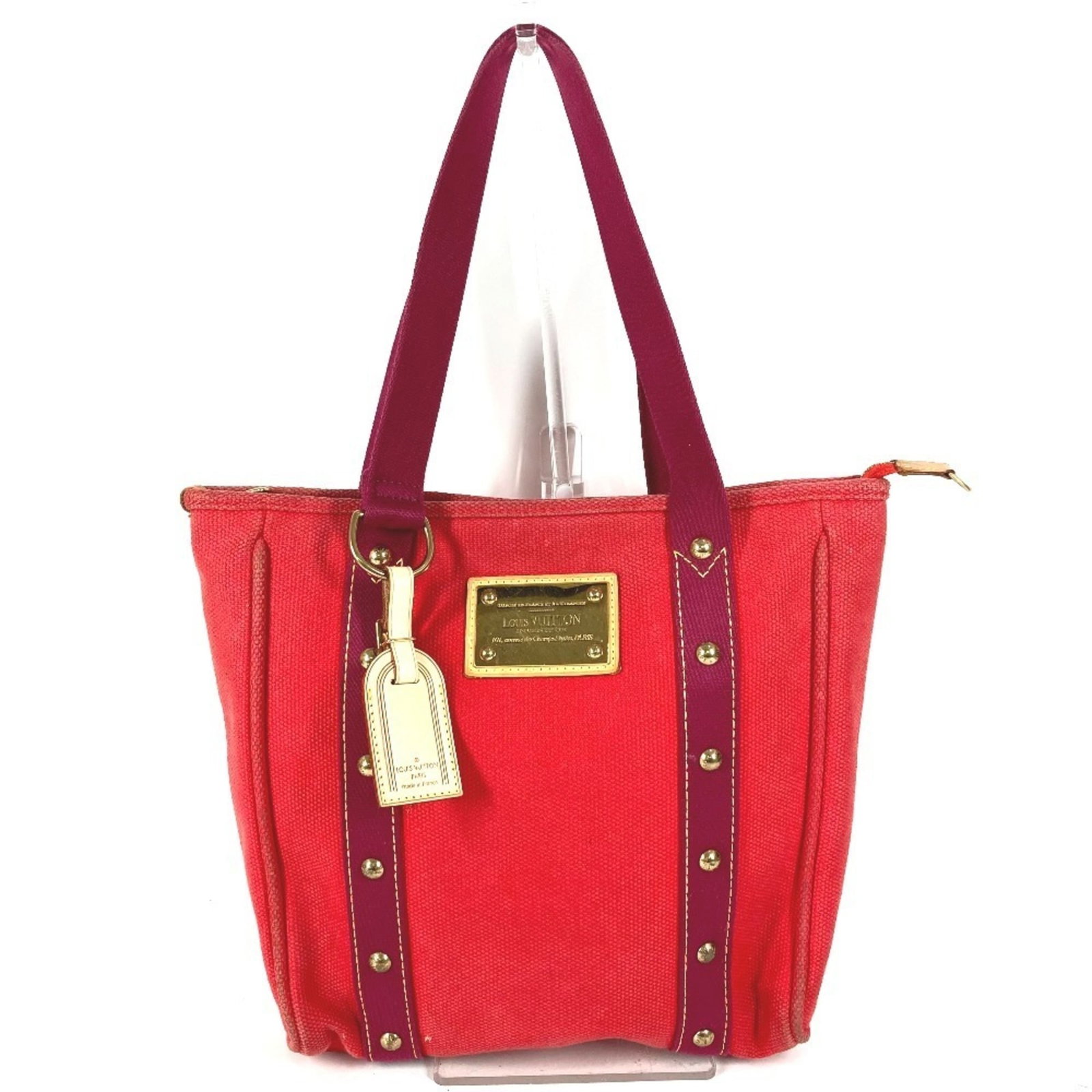 Louis Vuitton Tote Bag Cotton: Louis Vuitton Tote Bag Cotton Red Louis Vuitton Cotton Tote Bag, with traces of usage and minor scratches. This used tote bag measures 29.5cm x 27.5cm x 8cm and features a cotton material. Its