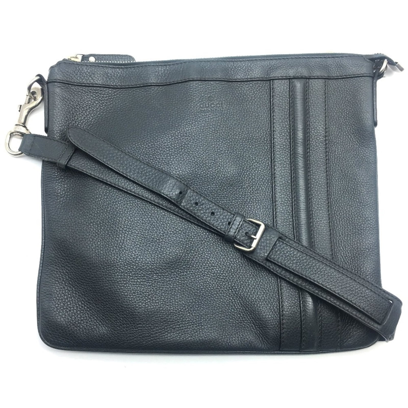 Shoulder Bag Leather Gucci: Shoulder Bag Leather Gucci The Gucci shoulder bag features a timeless gray leather design, adjustable shoulder strap for a customizable fit. With its classic style and durable construction, this used 
