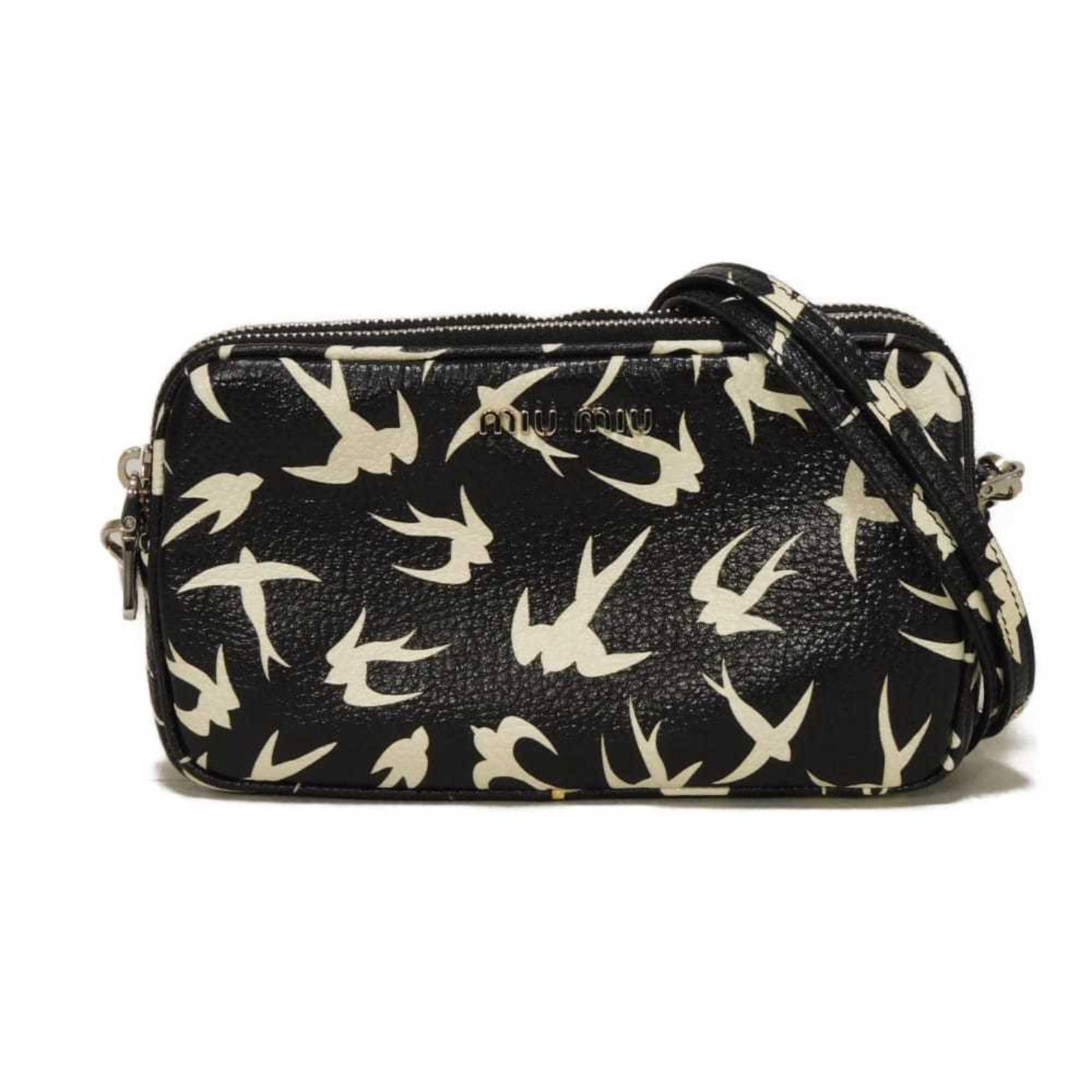 Shoulder Bag Leather Miu Pochette: Shoulder Bag Leather Miu Pochette Black leather Miu Miu pochette with embossed goatskin and a sleek, compact design. Measuring 10cm x 17cm x 3.5cm, this shoulder bag is made from high-quality leather 