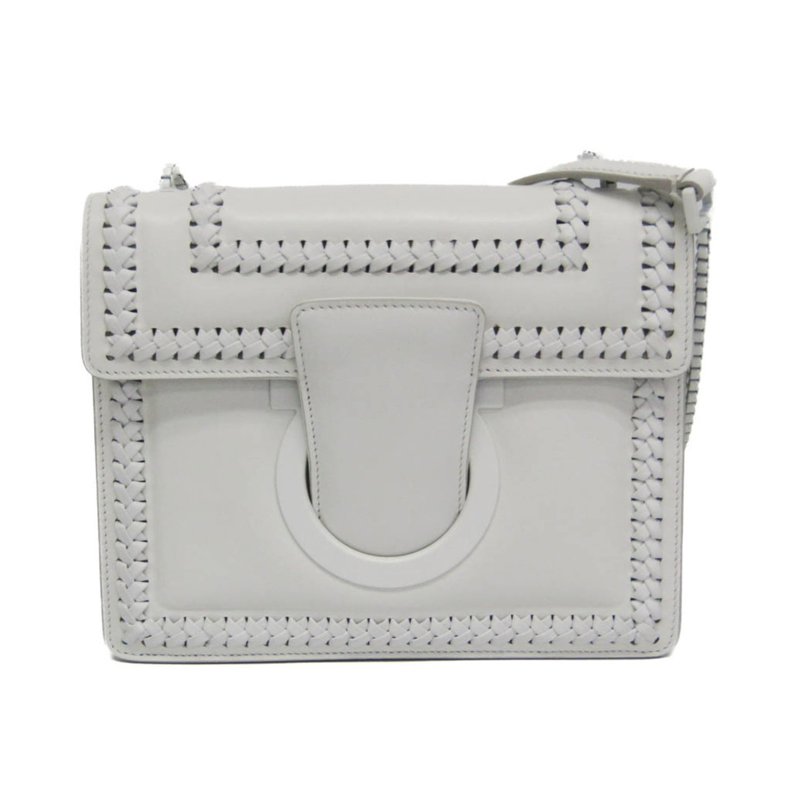 Shoulder bag leather Salvatore Ferragamo: Shoulder bag leather Salvatore Ferragamo This white leather shoulder bag from Salvatore Ferragamo boasts a sleek design with an open pocket and adjustable strap. The bag's classic style is complemente