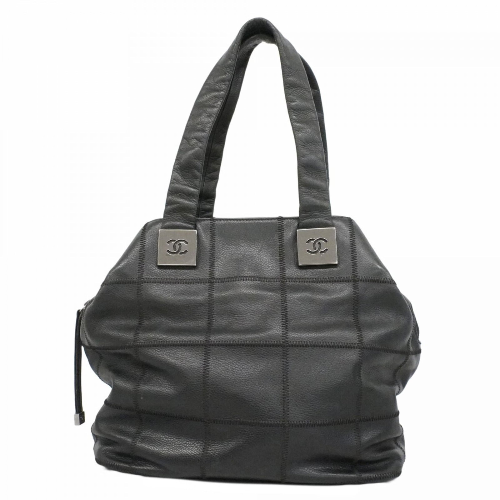 Chanel Handbag Grained Calfskin: Chanel Handbag Grained Calfskin The Chanel Handbag Grained Calfskin features a sleek black finish and silver hardware, showcasing the timeless elegance of the iconic brand. Made from high-quality