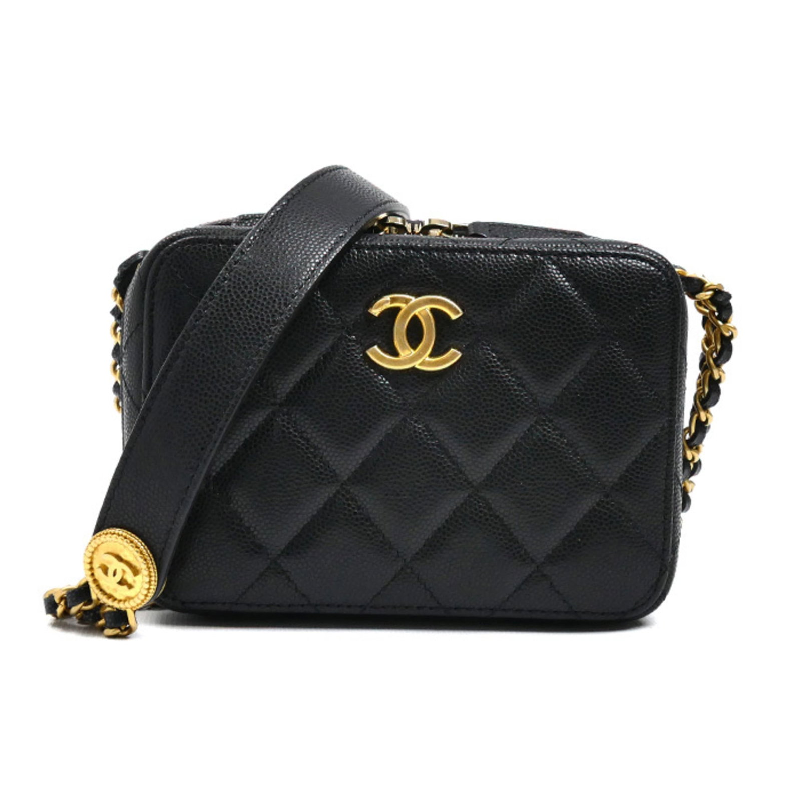 Shoulder bag leather Chanel: Shoulder bag leather Chanel Black leather Chanel shoulder bag with a classic design, measuring 10cm x 14cm x 6.5cm. This used bag features some scratches and dirt, but remains in very good condition. 