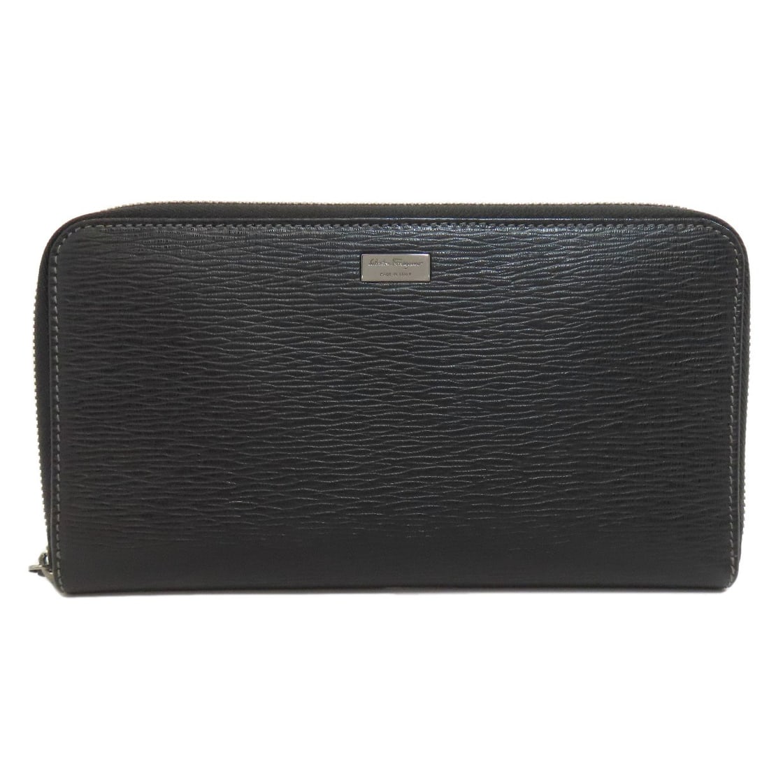 Logo Long Wallet Leather No Coin Pocket Salvatore Ferragamo: Logo Long Wallet Leather No Coin Pocket Salvatore Ferragamo Black leather long wallet from Salvatore Ferragamo, featuring no coin pocket and classic design. Made with high-quality leather, this long