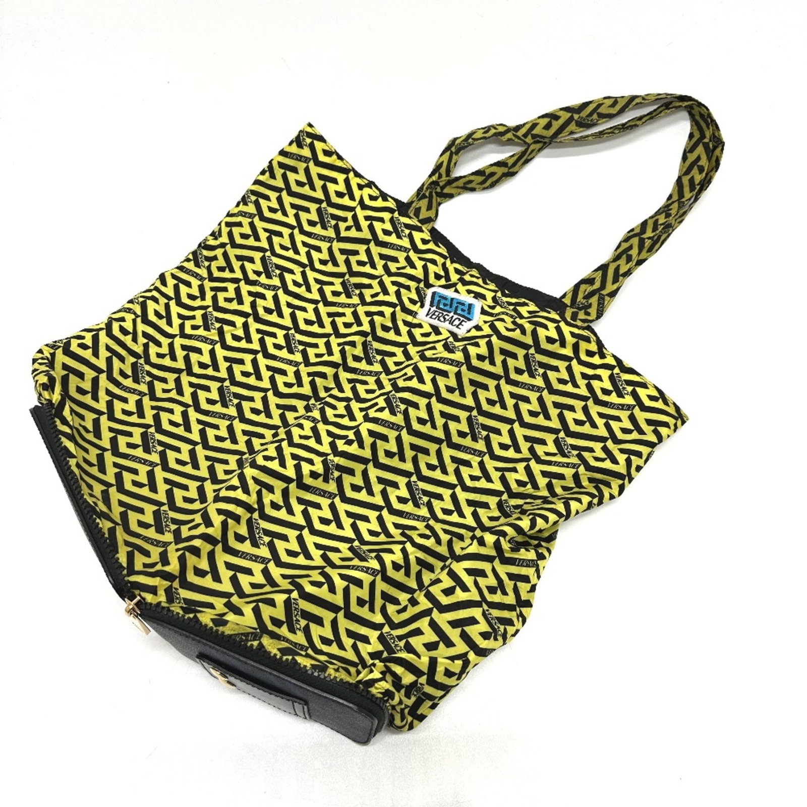 Versace Tote Bag Cloth: Versace Tote Bag Cloth Blue Versace Tote Bag Cloth for Sale. This blue tote bag cloth measures 11.5cm x 14cm when folded and features a classic design with some scratches and dirt, giving it a used