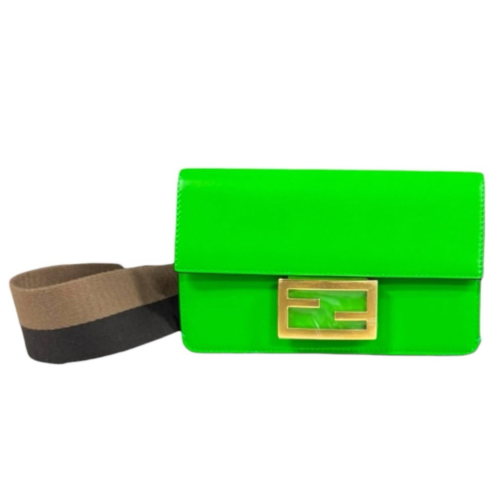 Fendi Shoulder Bag Leather: Fendi Shoulder Bag Leather This Fendi shoulder bag is crafted from high-quality leather, featuring a vibrant green color and a sleek design. The bag's magnet closure provides secure fastening, while