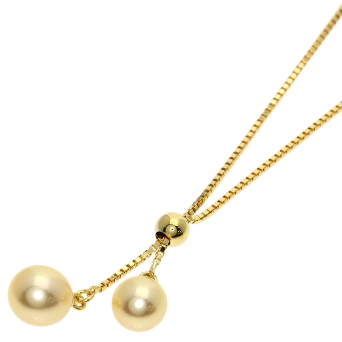 Pearl Necklace Yellow K18 Gold Tasaki: Pearl Necklace Yellow K18 Gold Tasaki K18 Yellow Gold Tasaki's Pearl Necklace boasts an elegant 18.8-inch chain, showcasing high-quality pearls against the warm glow of yellow gold. The K18 purity ens