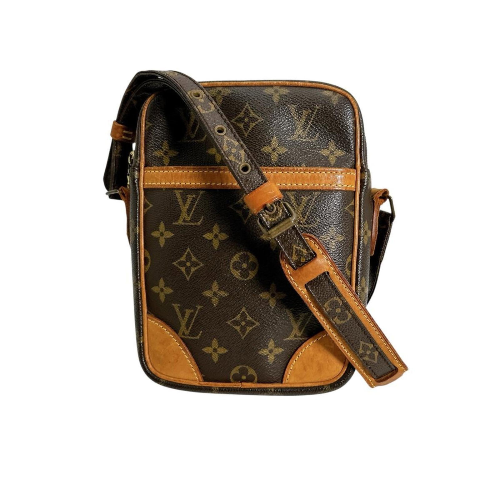 Shoulder Bag Monogram By Louis Vuitton: Shoulder Bag Monogram By Louis Vuitton Monogrammed luxury awaits with this Louis Vuitton shoulder bag, boasting the iconic monogram pattern in rich brown hues. Measuring just 22.5cm x 17cm x 5cm, it's