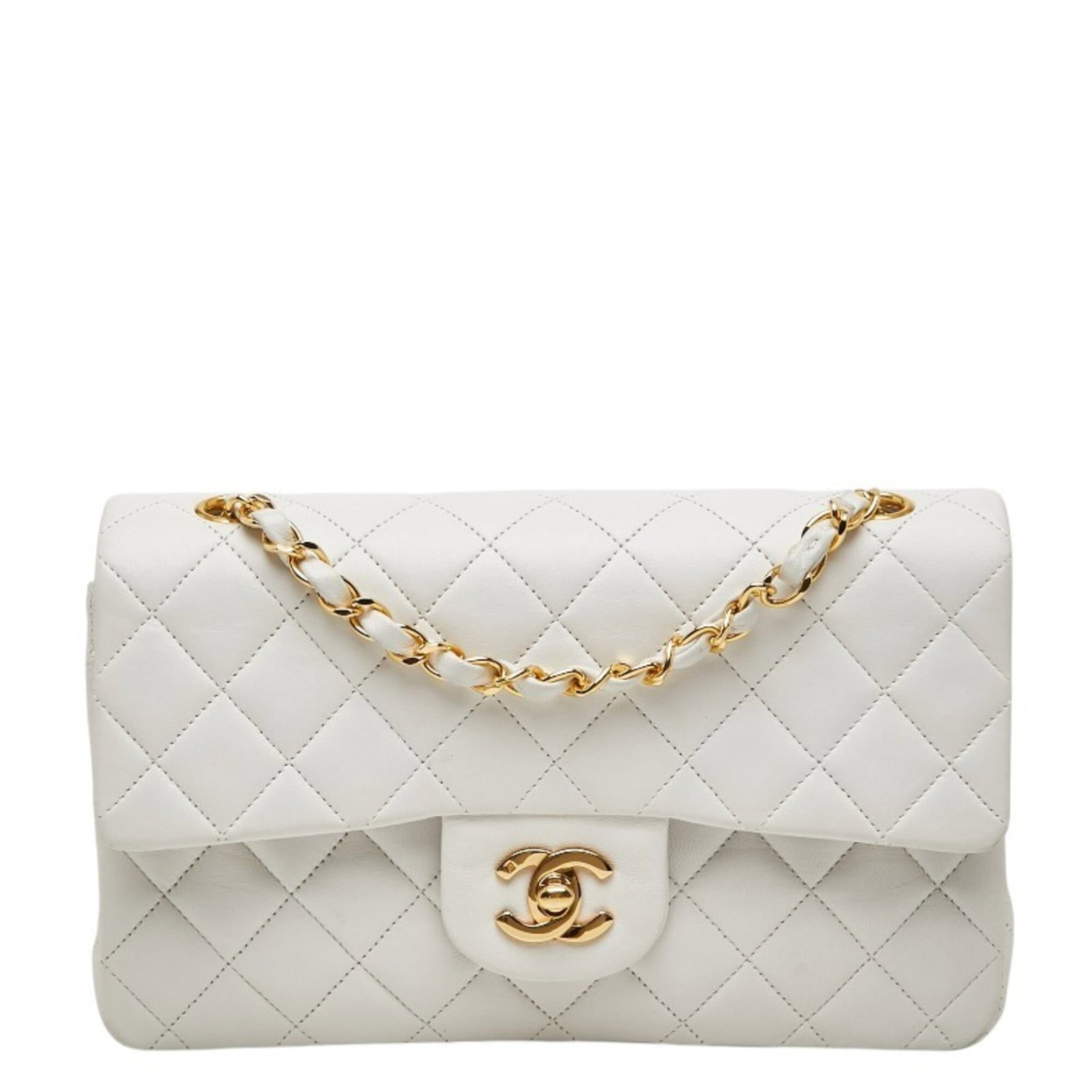 Shoulder bag leather Chanel: Shoulder bag leather Chanel White lambskin leather shoulder bag from Chanel, featuring a classic design with subtle scratches and signs of usage. Measuring 14cm x 23cm x 6.5cm, this used good