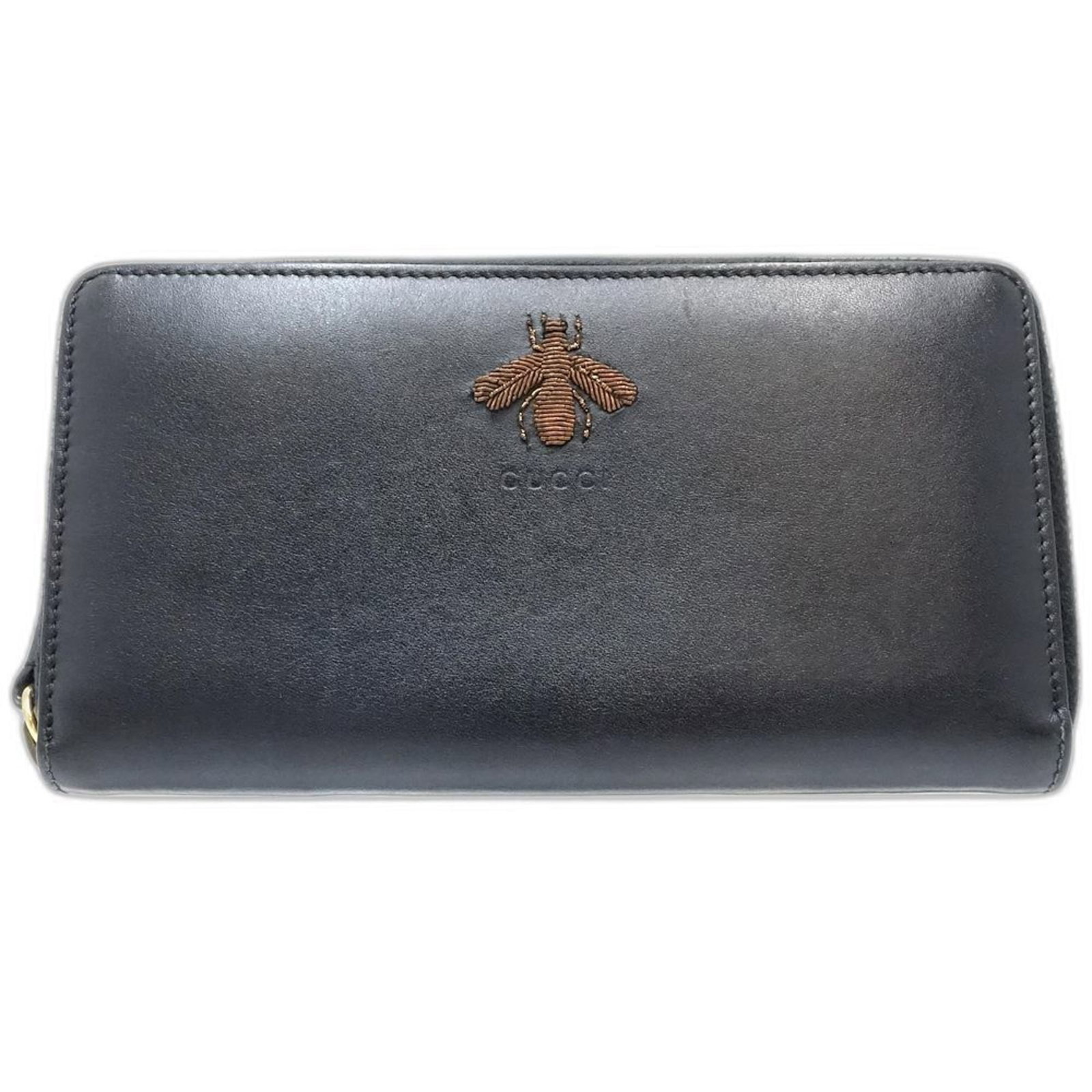 Long Wallet Leather Bi Fold Gucci: Long Wallet Leather Bi Fold Gucci Black Gucci Long Wallet Leather Bi Fold in excellent used condition, featuring a classic bi-fold design with some subtle scratches and minor dirt marks. The leather