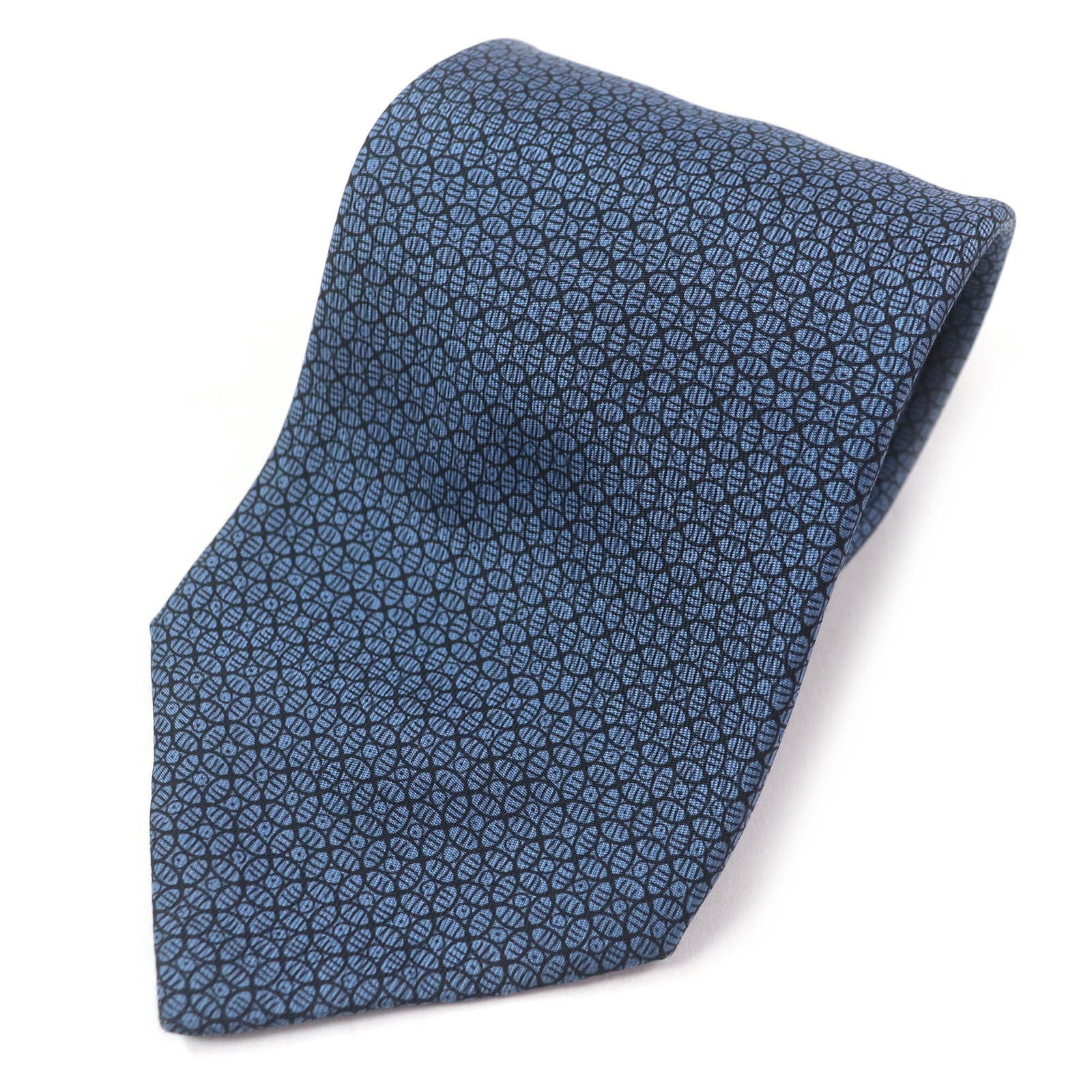 Cravat silk of Hermes: Cravat silk of Hermes Silk cravat from the renowned French fashion house Hermes, measuring 148cm in length and 9.3cm in width, boasts a vibrant blue hue that adds a touch of elegance to any outfit. Ma