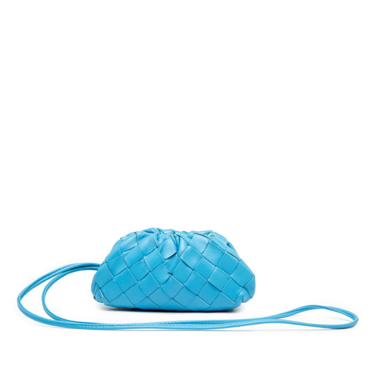 Veneta Leather Bag Shoulder: Veneta Leather Bag Shoulder Blue Veneta Leather Shoulder Bag. This Bottega Veneta shoulder bag features high-quality leather and a classic design, with some traces of usage visible on the exterior.