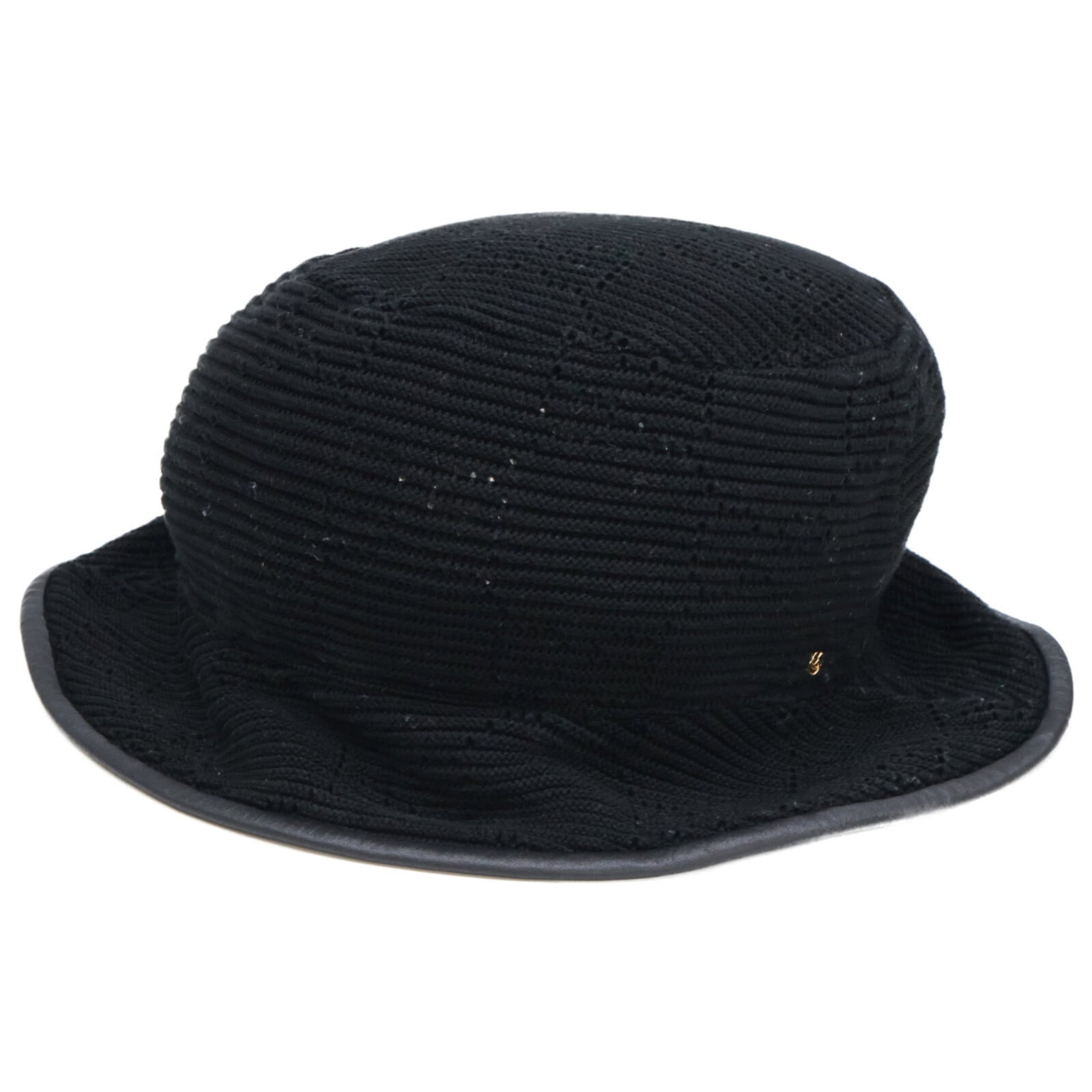 Cotton Gucci Hat: Cotton Gucci Hat Black cotton Gucci bucket hat with traces of usage, scratches, and dirt. Made from high-quality cotton material, this hat has a classic design that's perfect for everyday wear. With i