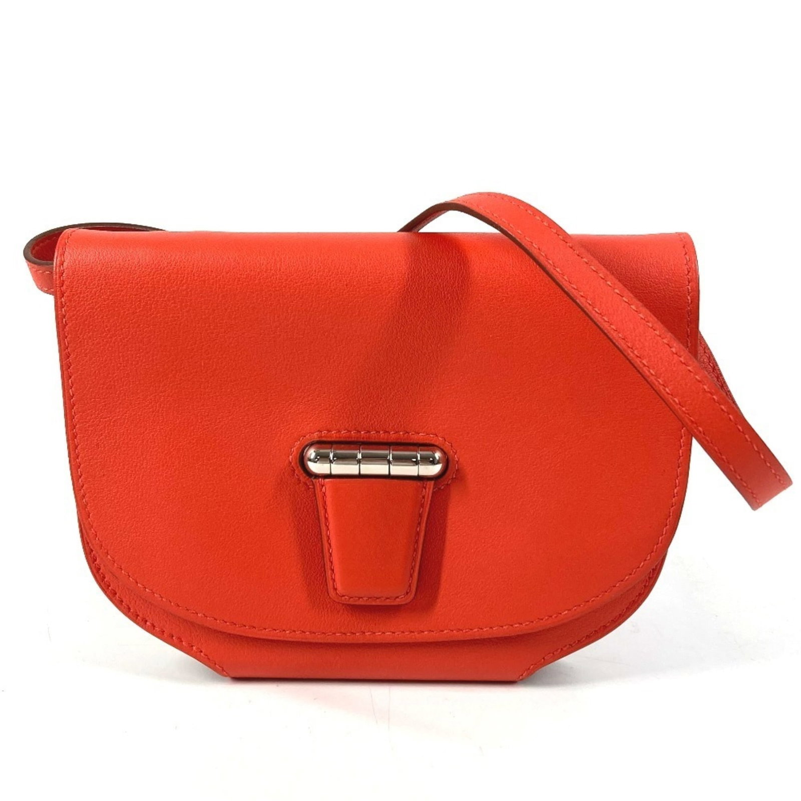 Swift leather shoulder bag by Hermes Pochette (1 of 17)