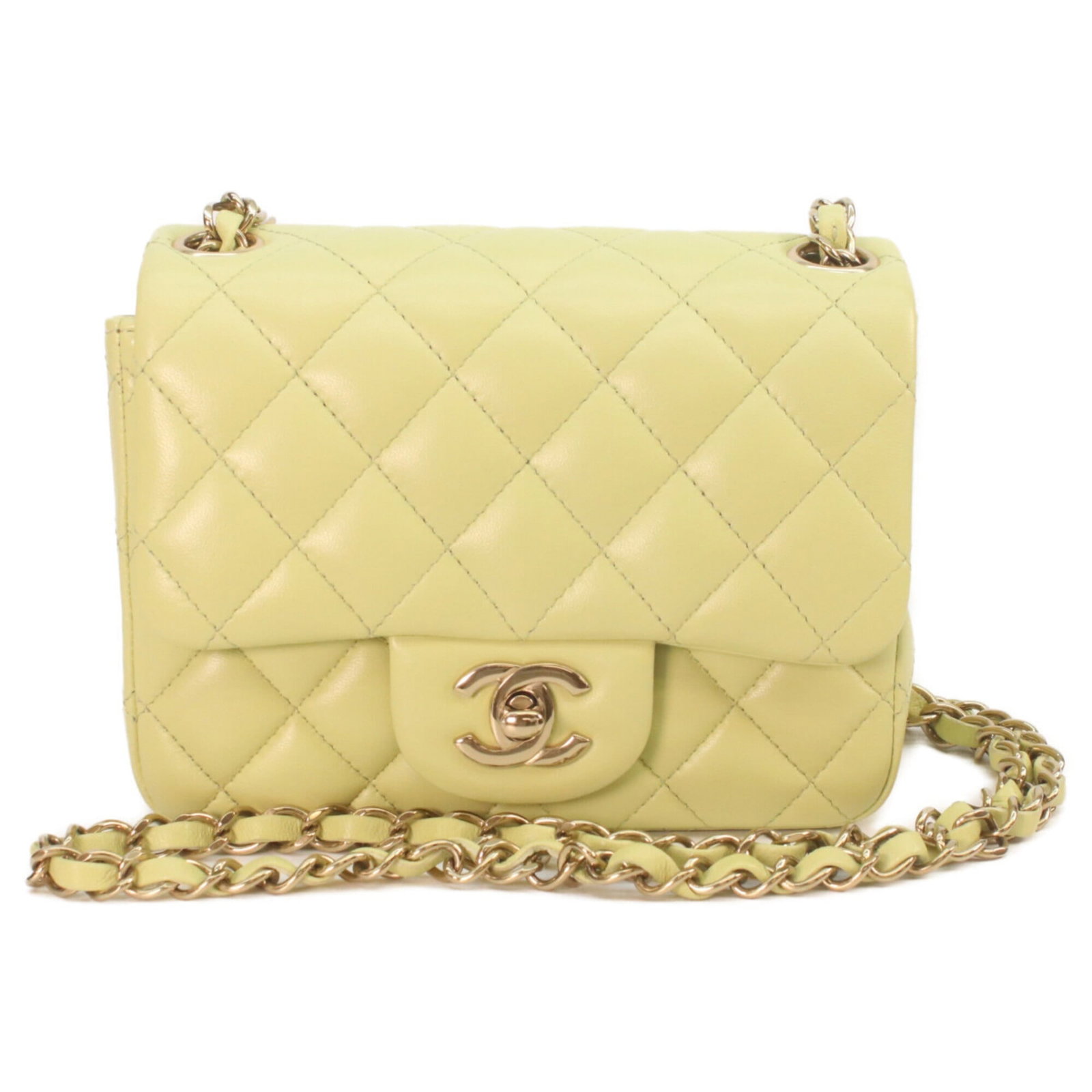 Shoulder bag leather Chanel: Shoulder bag leather Chanel This luxurious shoulder bag features high-quality lambskin leather from the iconic Chanel brand. Its classic design and gold hardware add to its timeless appeal, making it 