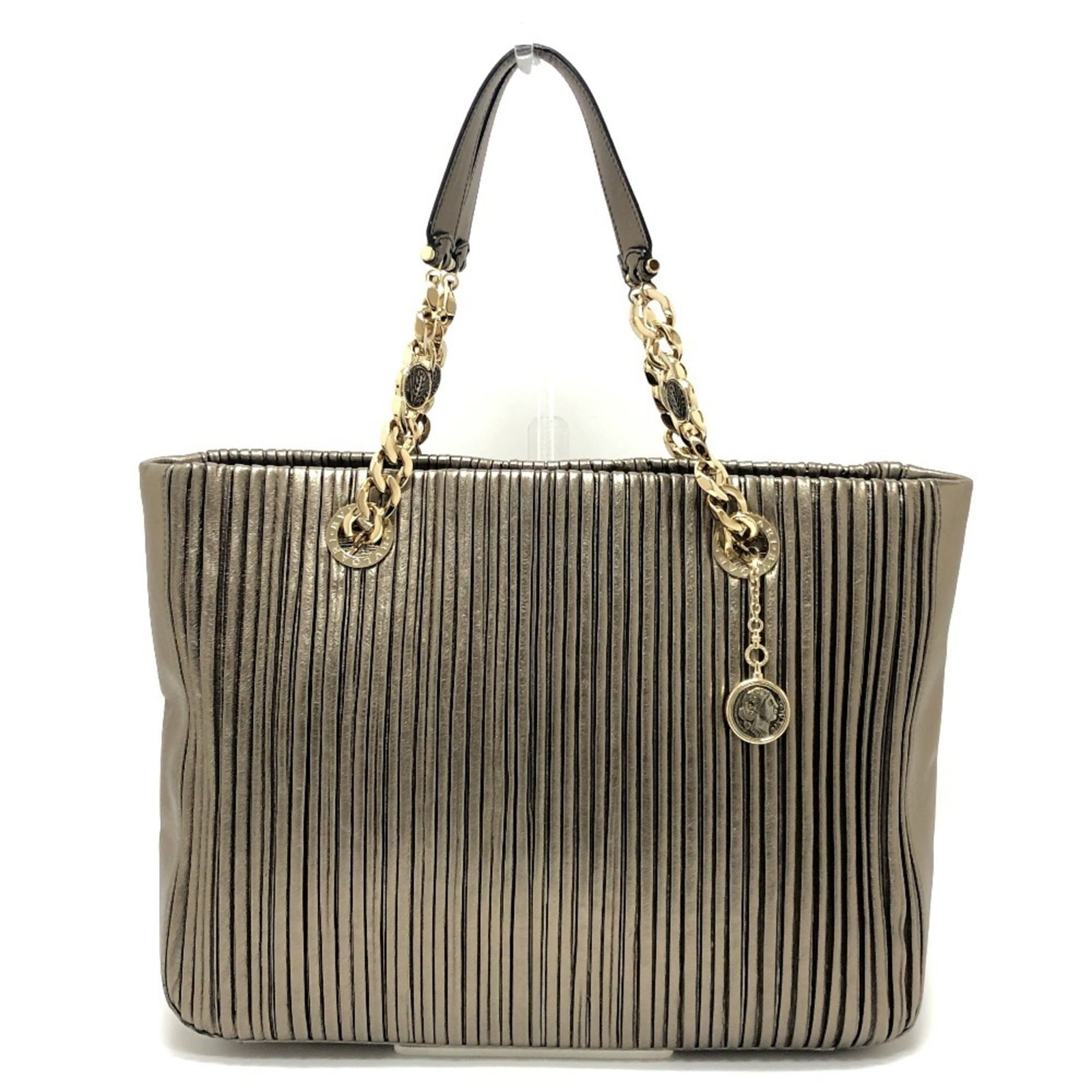 Bag Leather Tote Bvlgari: Bag Leather Tote Bvlgari Bvlgari's iconic gold leather tote bag boasts a timeless design with its classic shoulder strap and sleek zipper closure. Measuring 31cm x 39cm x 11cm, this spacious bag