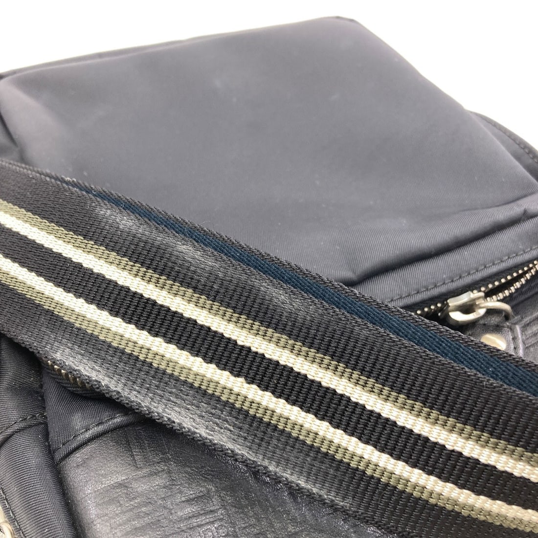 Logo shoulder bag nylon - 17
