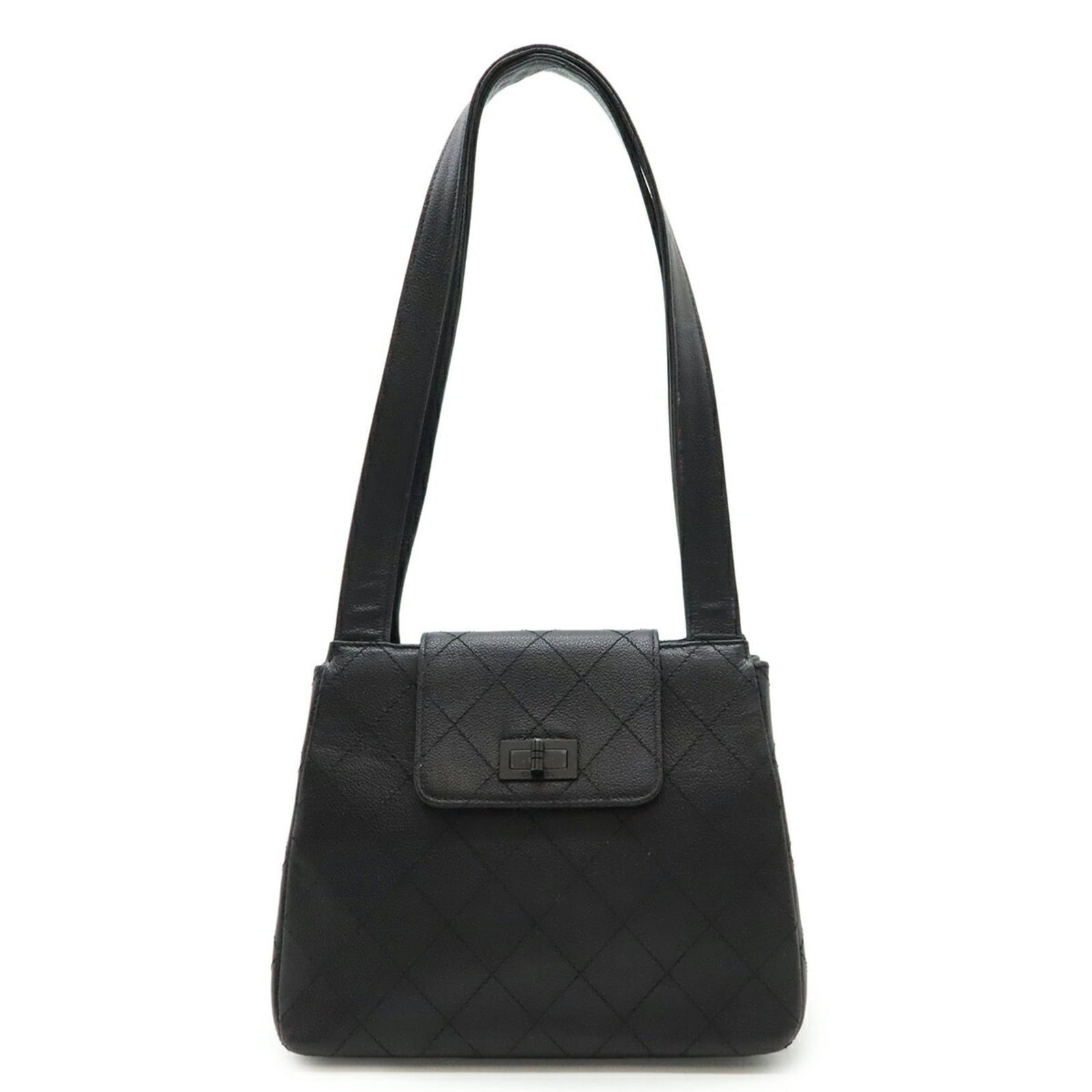 Shoulder bag tote in leather by Chanel: Shoulder bag tote in leather by Chanel This black leather shoulder bag tote by Chanel features a classic design with clean lines and timeless elegance. Measuring 20cm x 26cm x 9cm, it has a spacious i